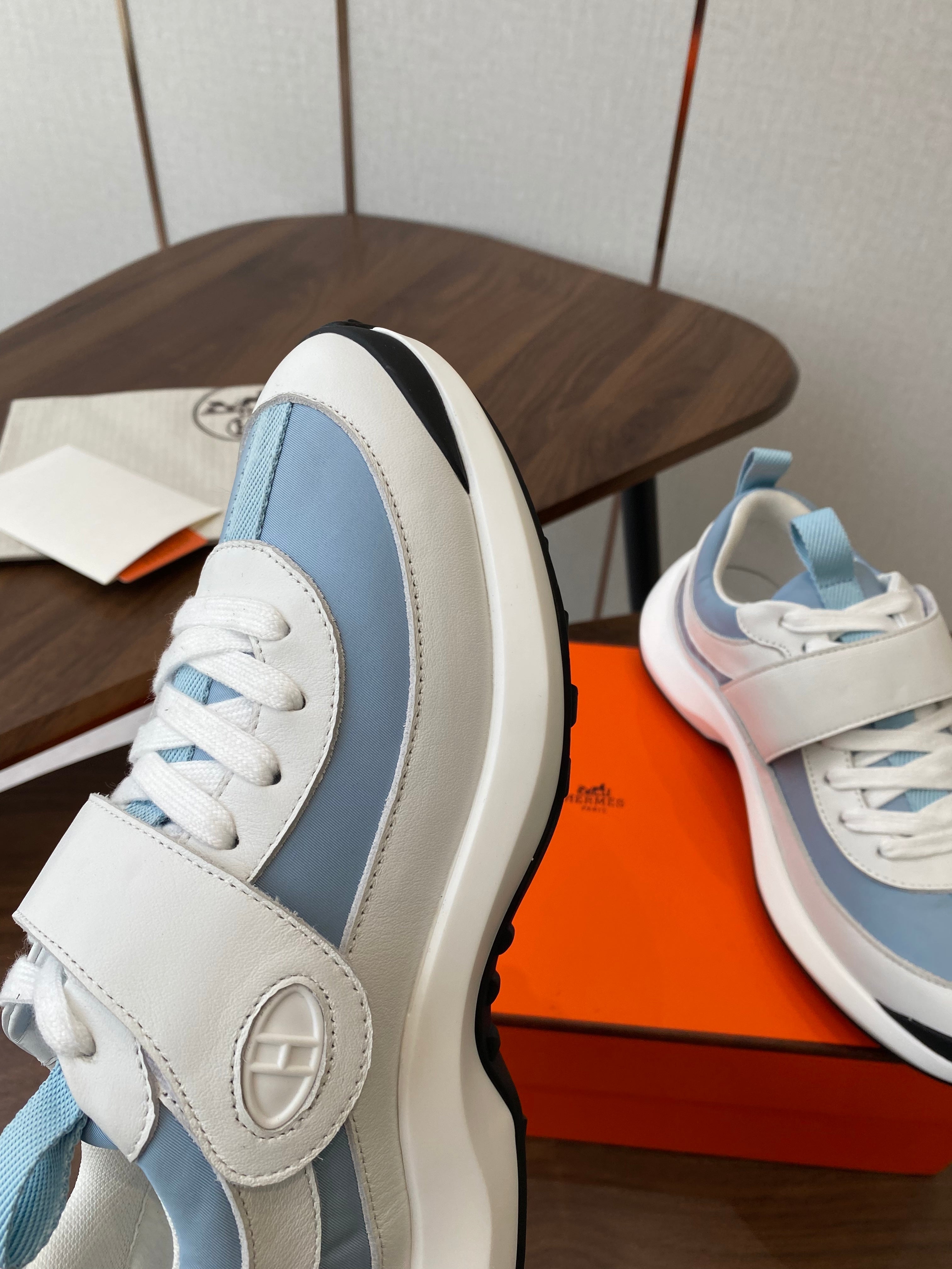 HM couple's sneakers white blue beige suede