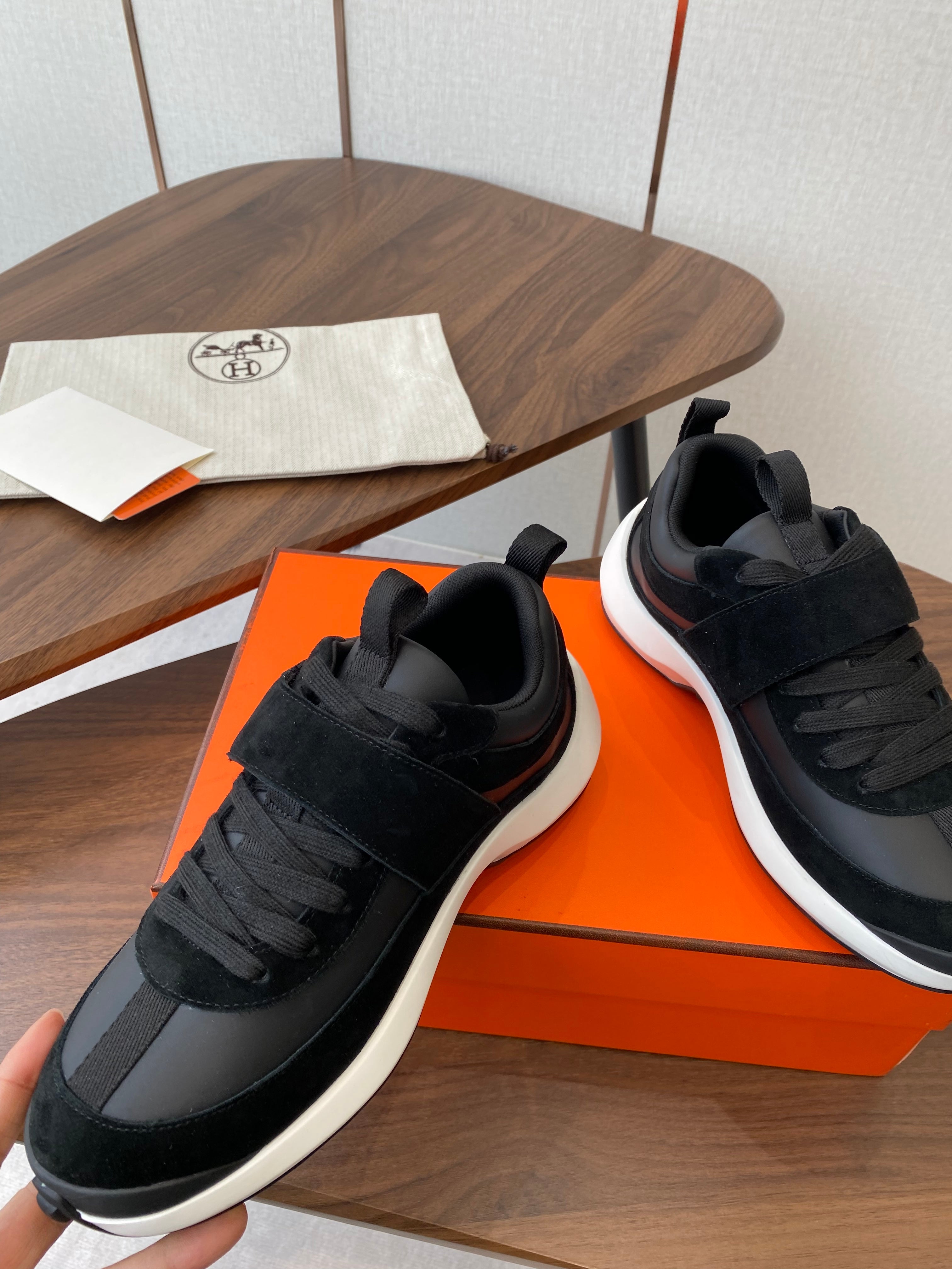 HM couple's sneakers black white beige suede