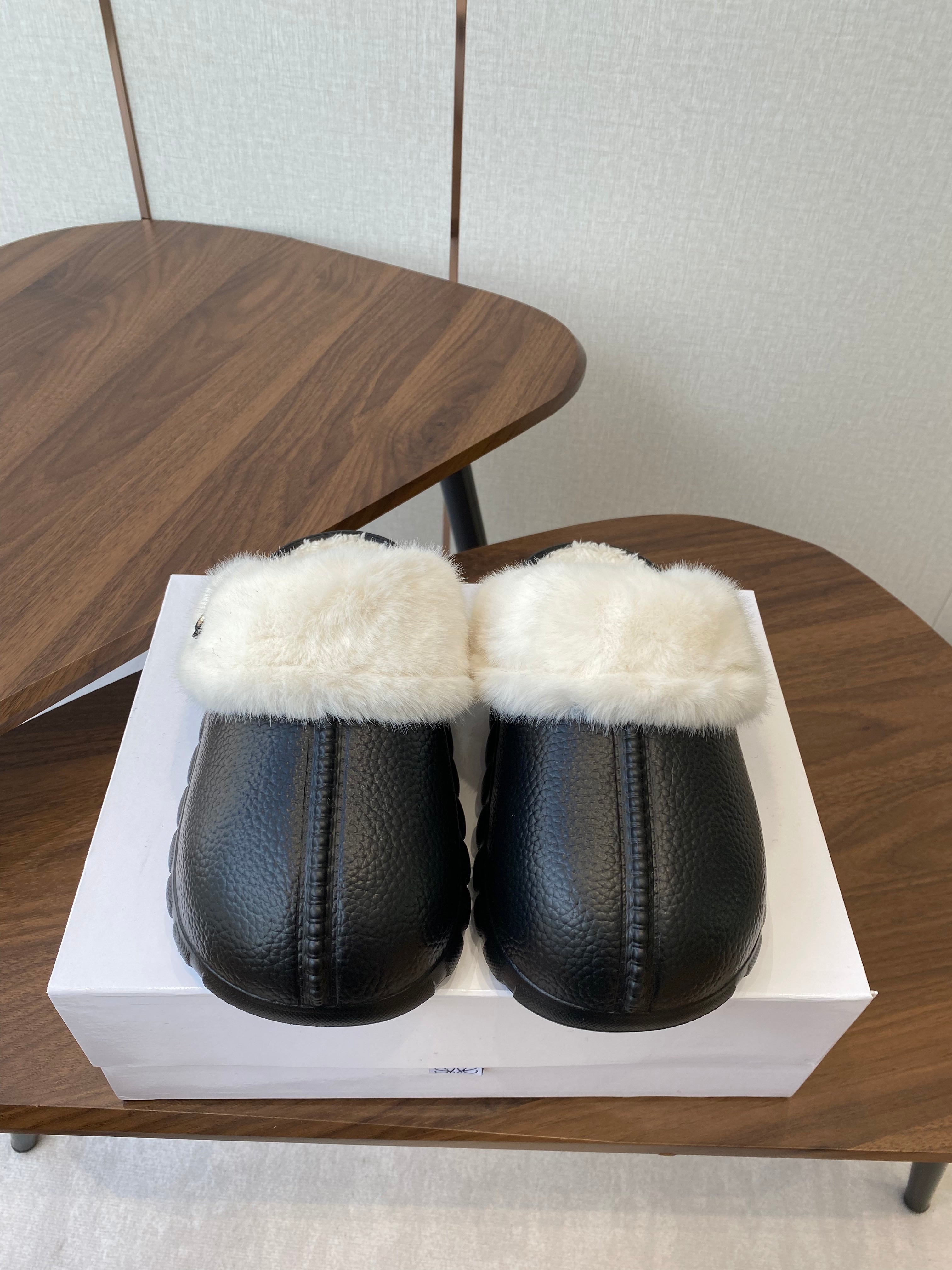 Loewe slippers black leather wool 477788