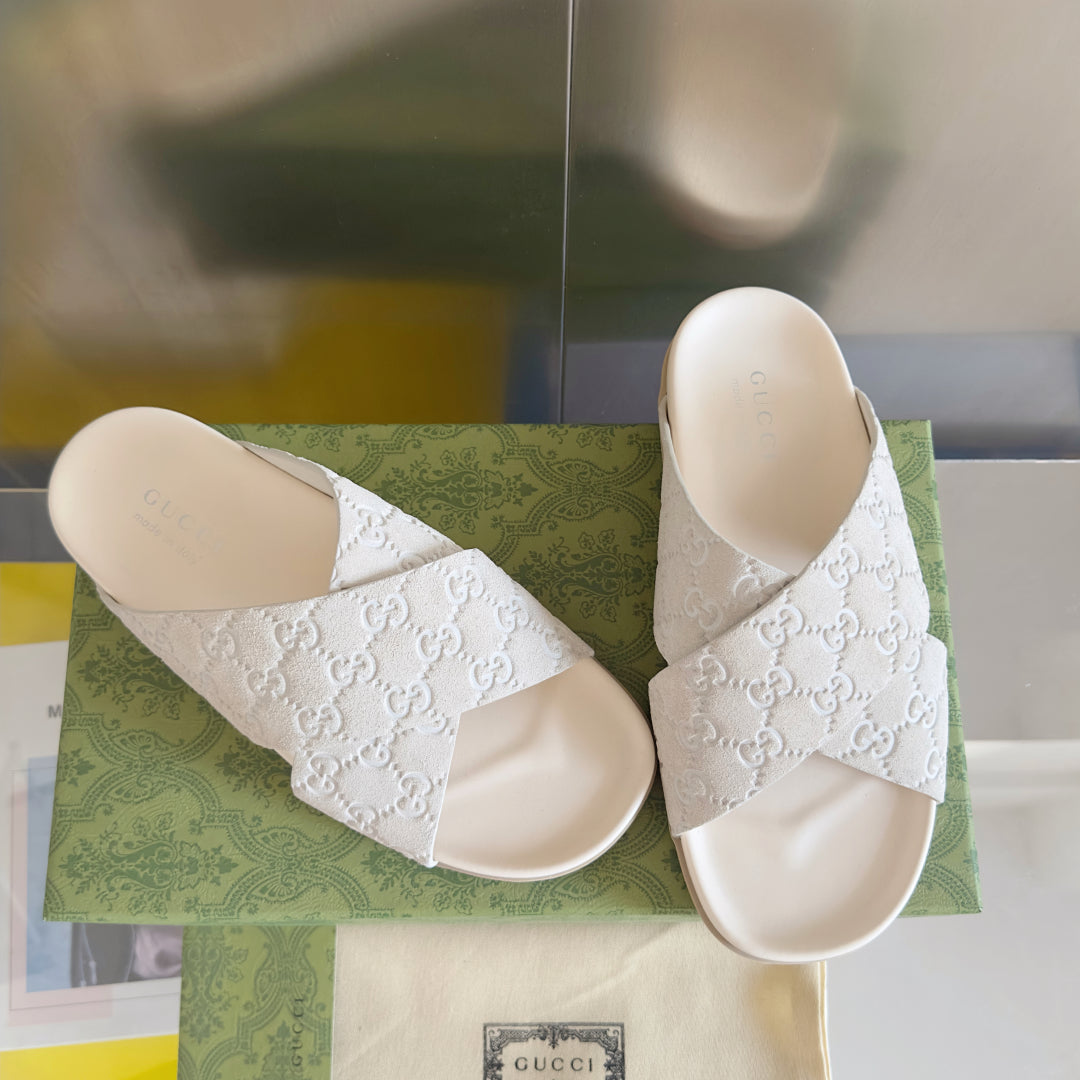 GG Men's Slide White Embossed Suede 595711