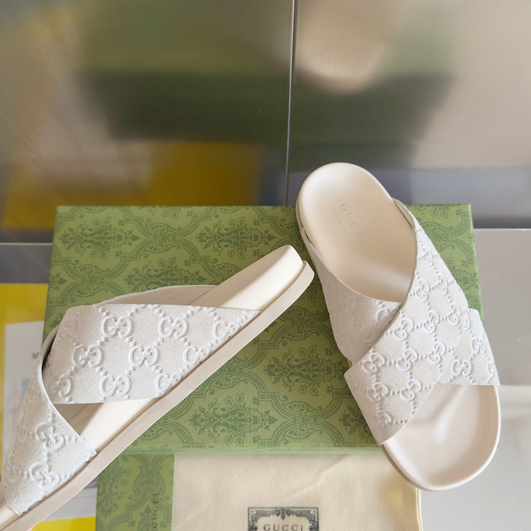 GG Men's Slide White Embossed Suede 595711