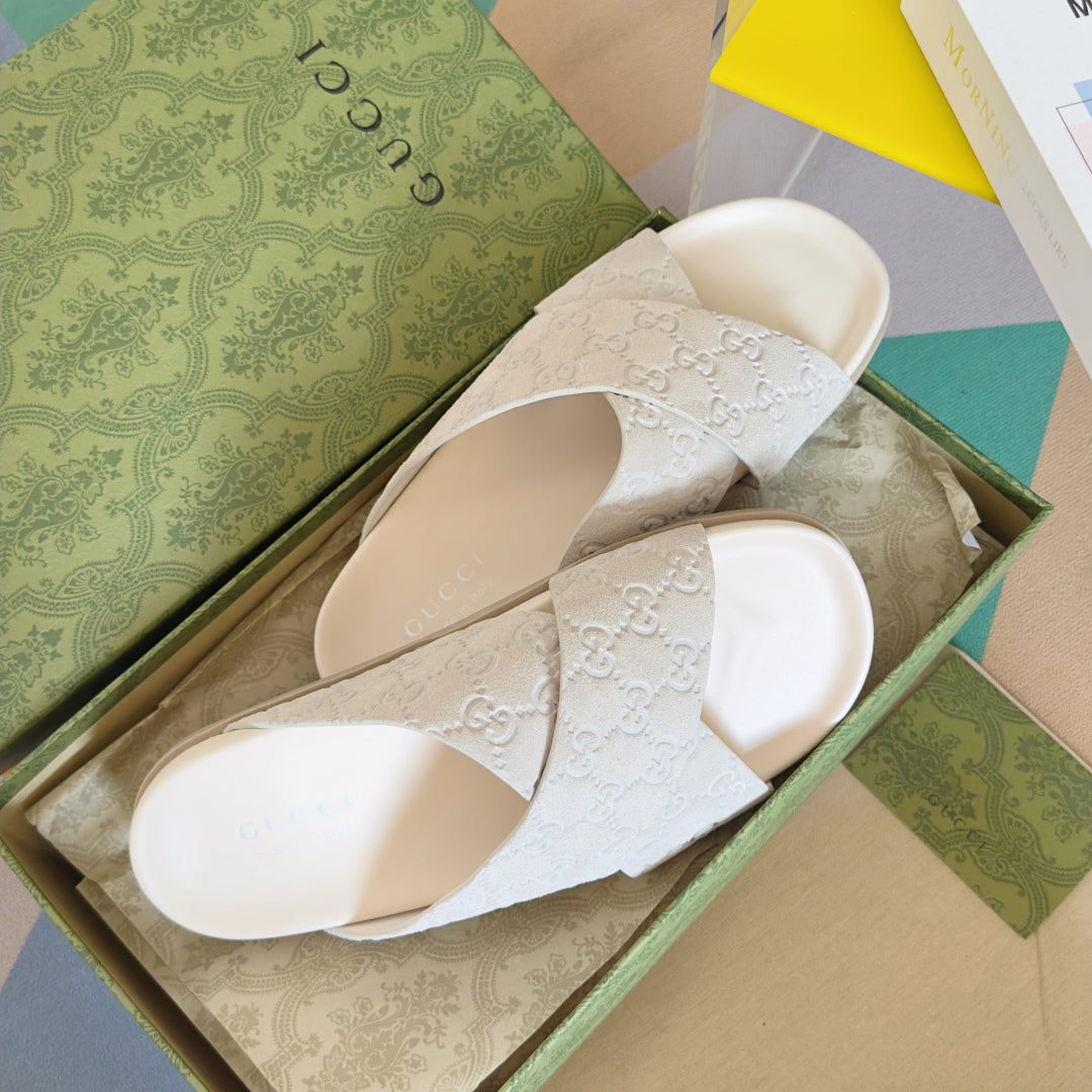 GG Men's Slide White Embossed Suede 595711