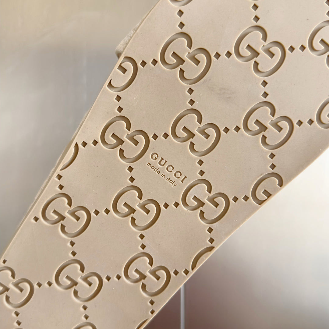 GG Men's Slide White Embossed Suede 595711