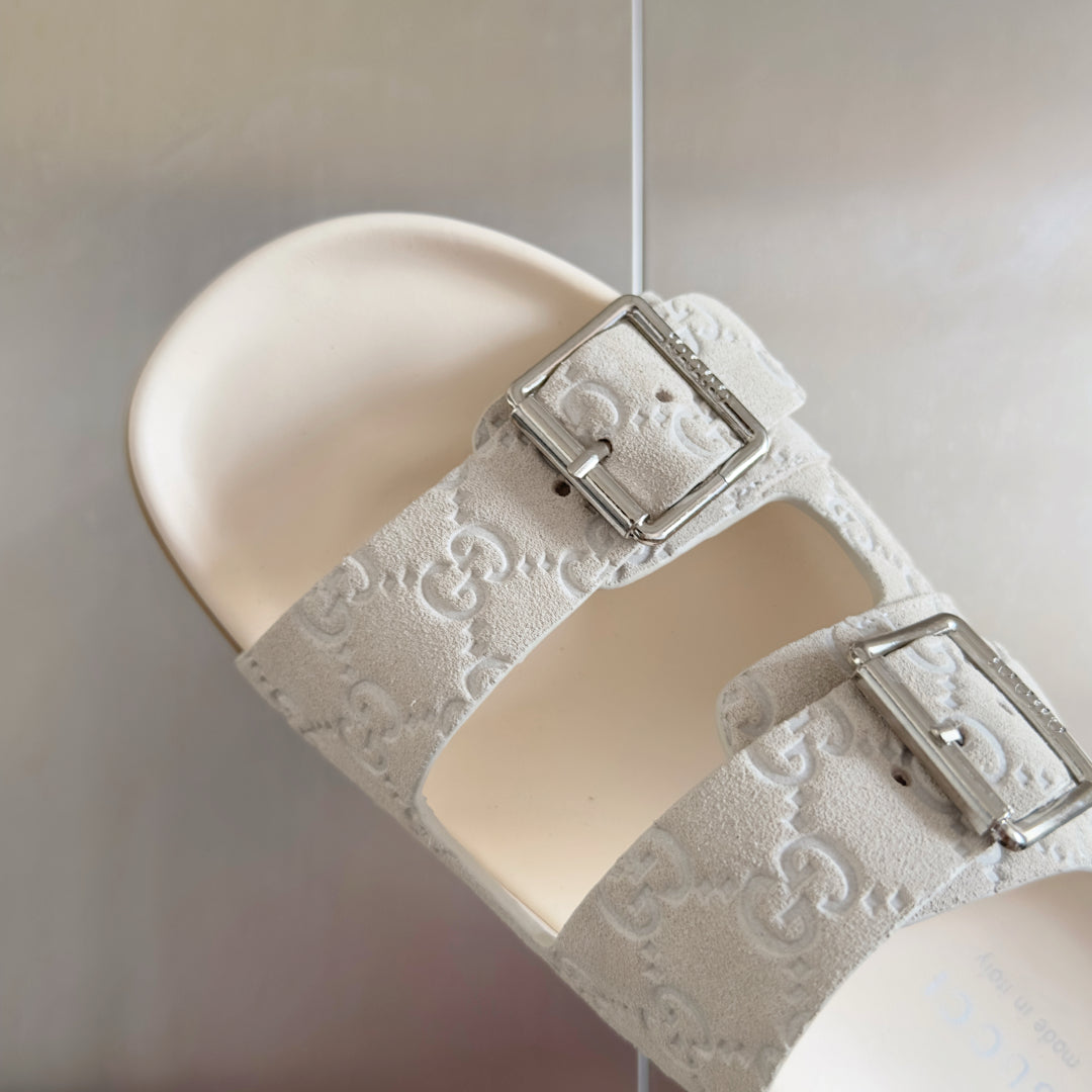 GG Men's Slide White Embossed Suede 595717