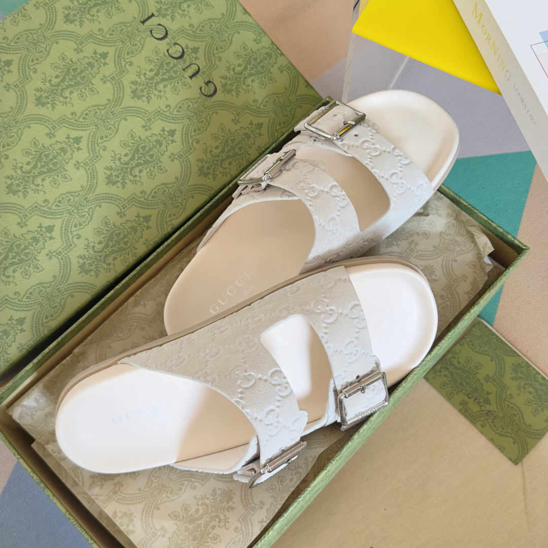 GG Men's Slide White Embossed Suede 595717