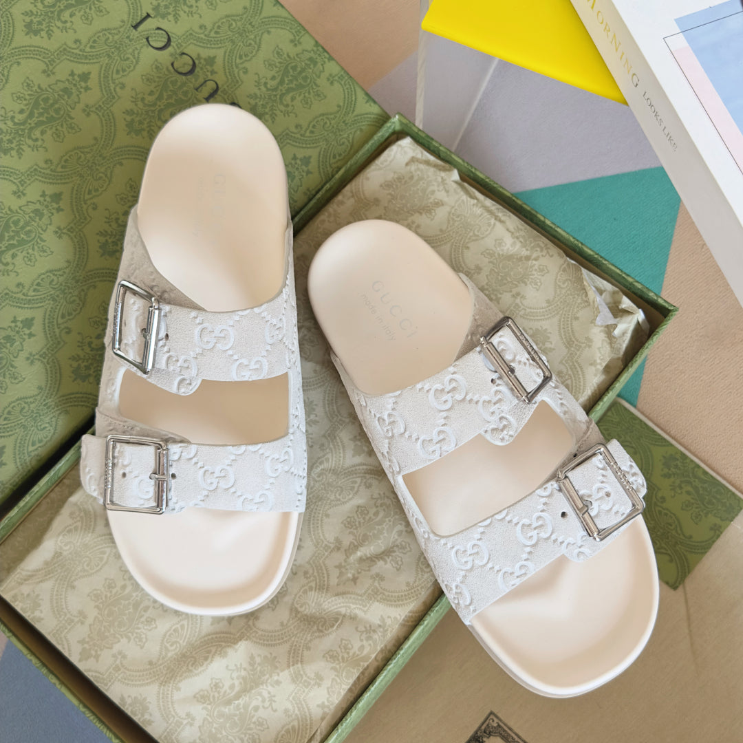 GG Men's Slide White Embossed Suede 595717