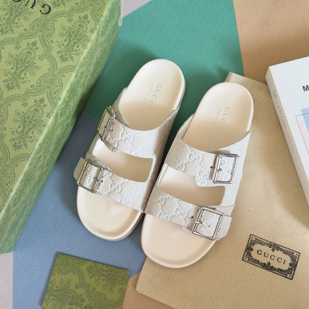 GG Men's Slide White Embossed Suede 595717