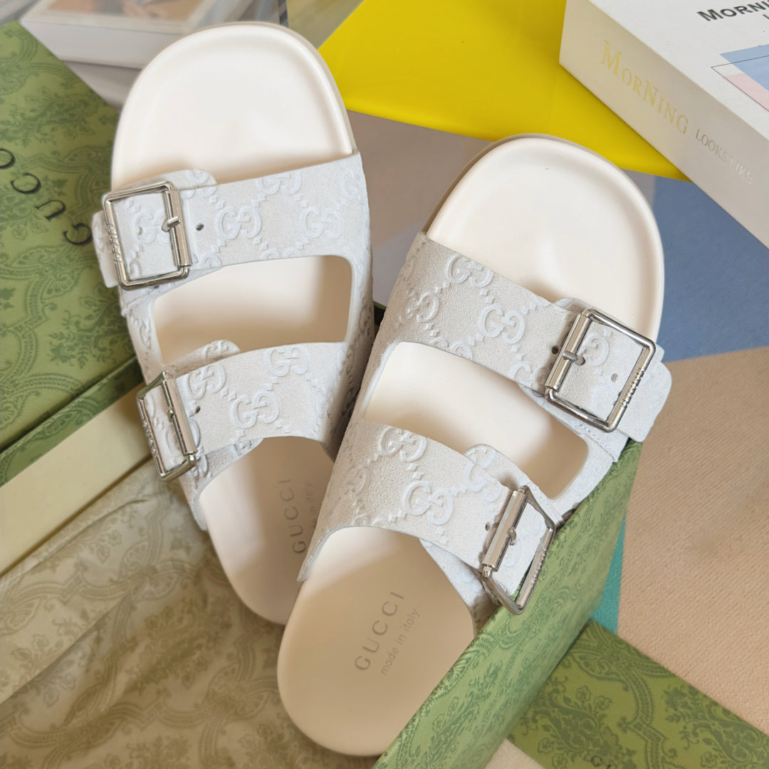 GG Men's Slide White Embossed Suede 595717