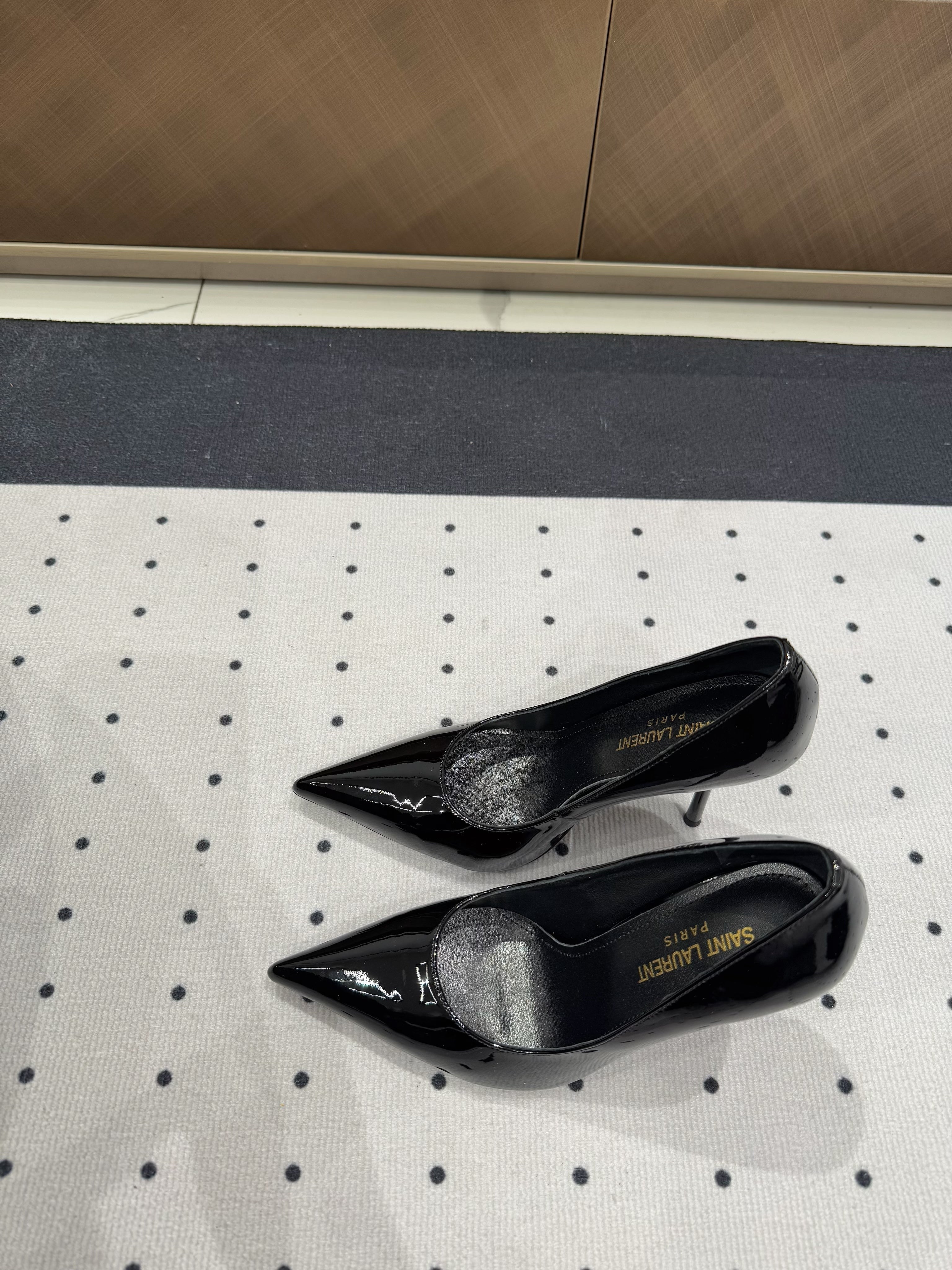 NORMA PUMPS IN BLACK GLOSSY SHEEPSKIN