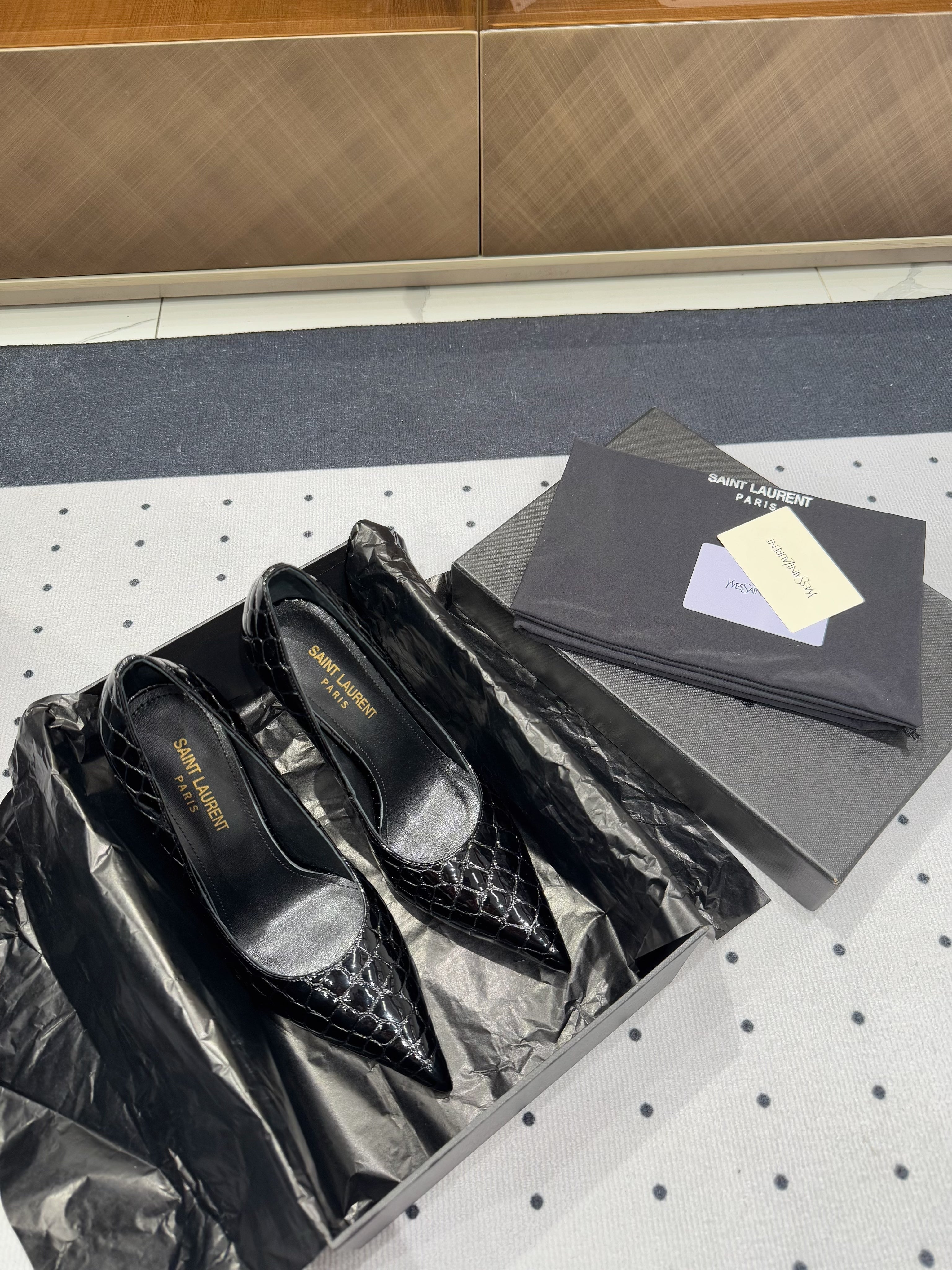 NORMA PUMPS IN BLACK CROCODILE PATTERN SHEEPSKIN