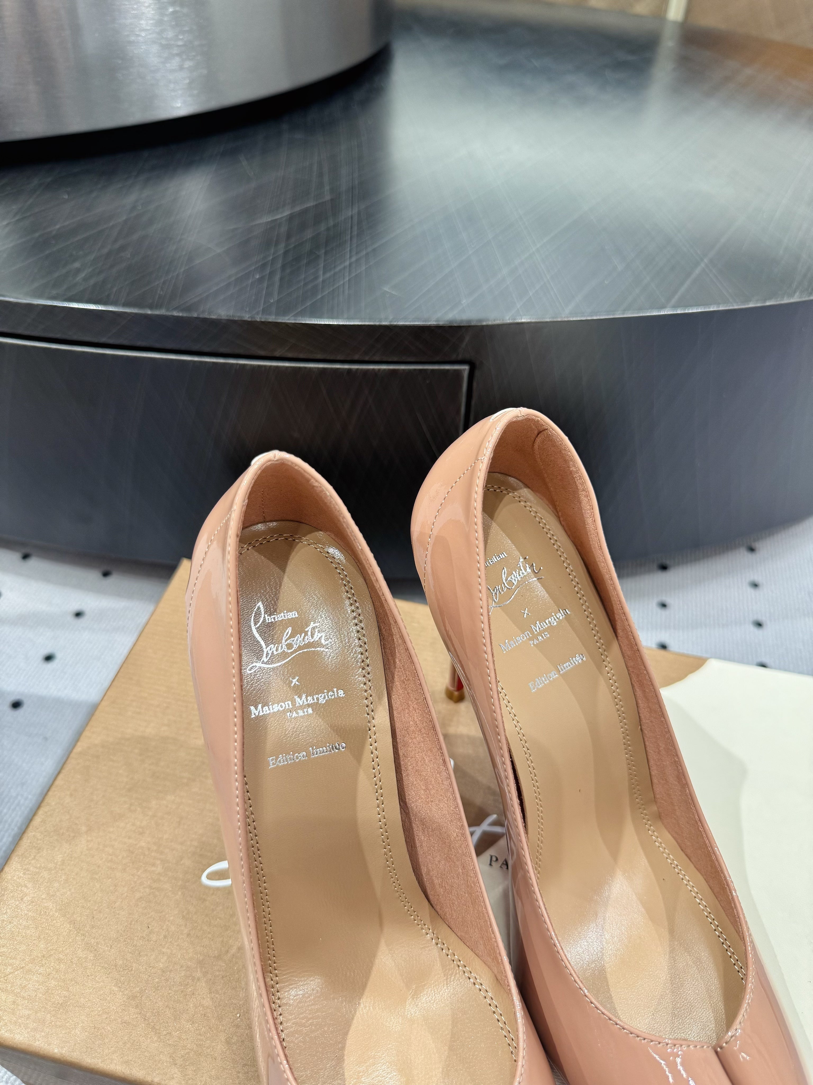 CL x Margiela 25 Pumps Beige 10cm Patent Leather 296037