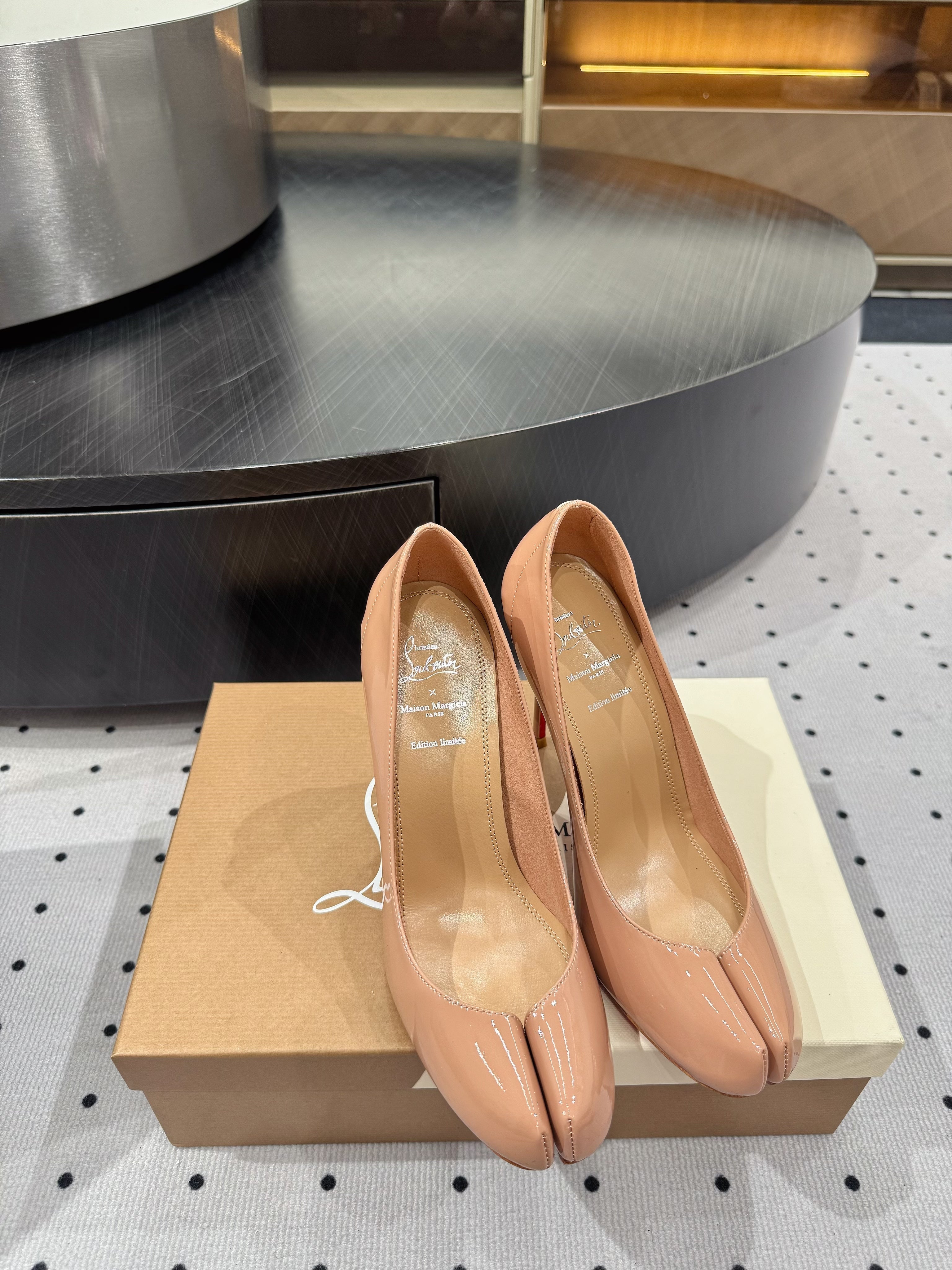 CL x Margiela 25 Pumps Beige 10cm Patent Leather 296037