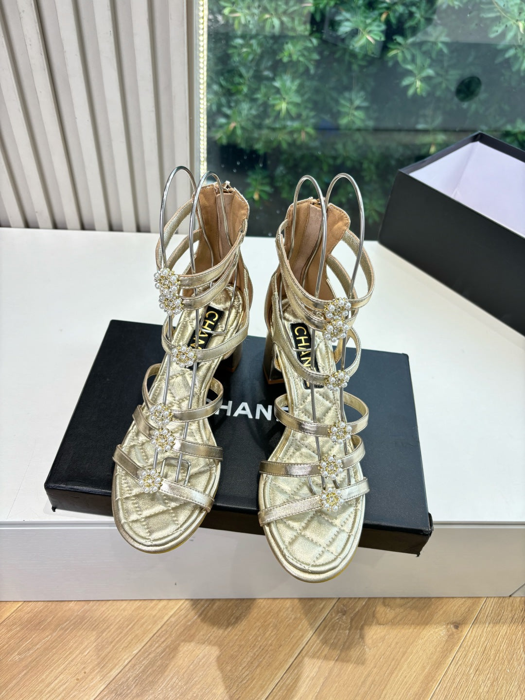 CC 25 Sandals Gold Sheepskin 343962