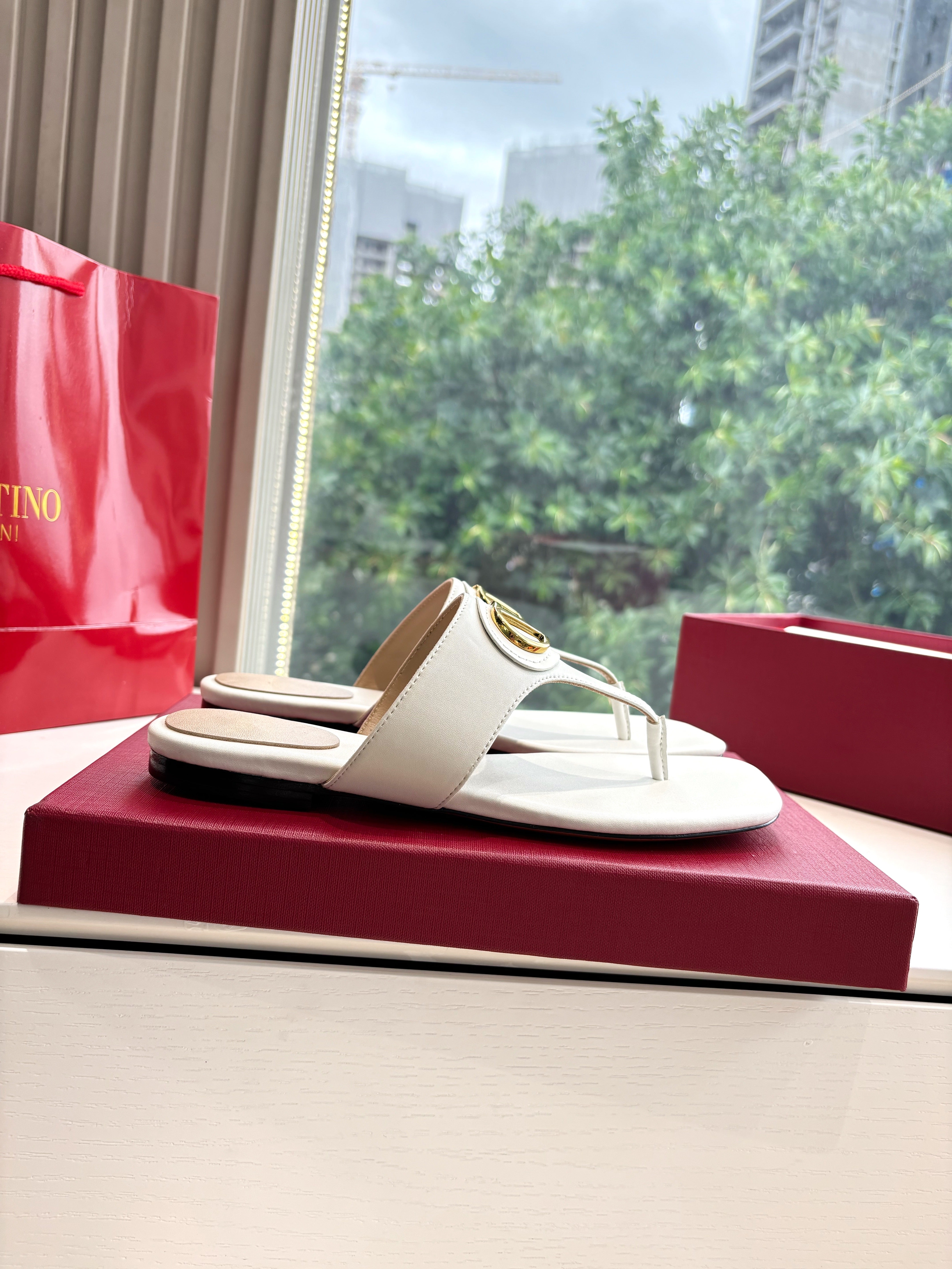 VT 25 Thong Sandals White Sheepskin Slide 358148