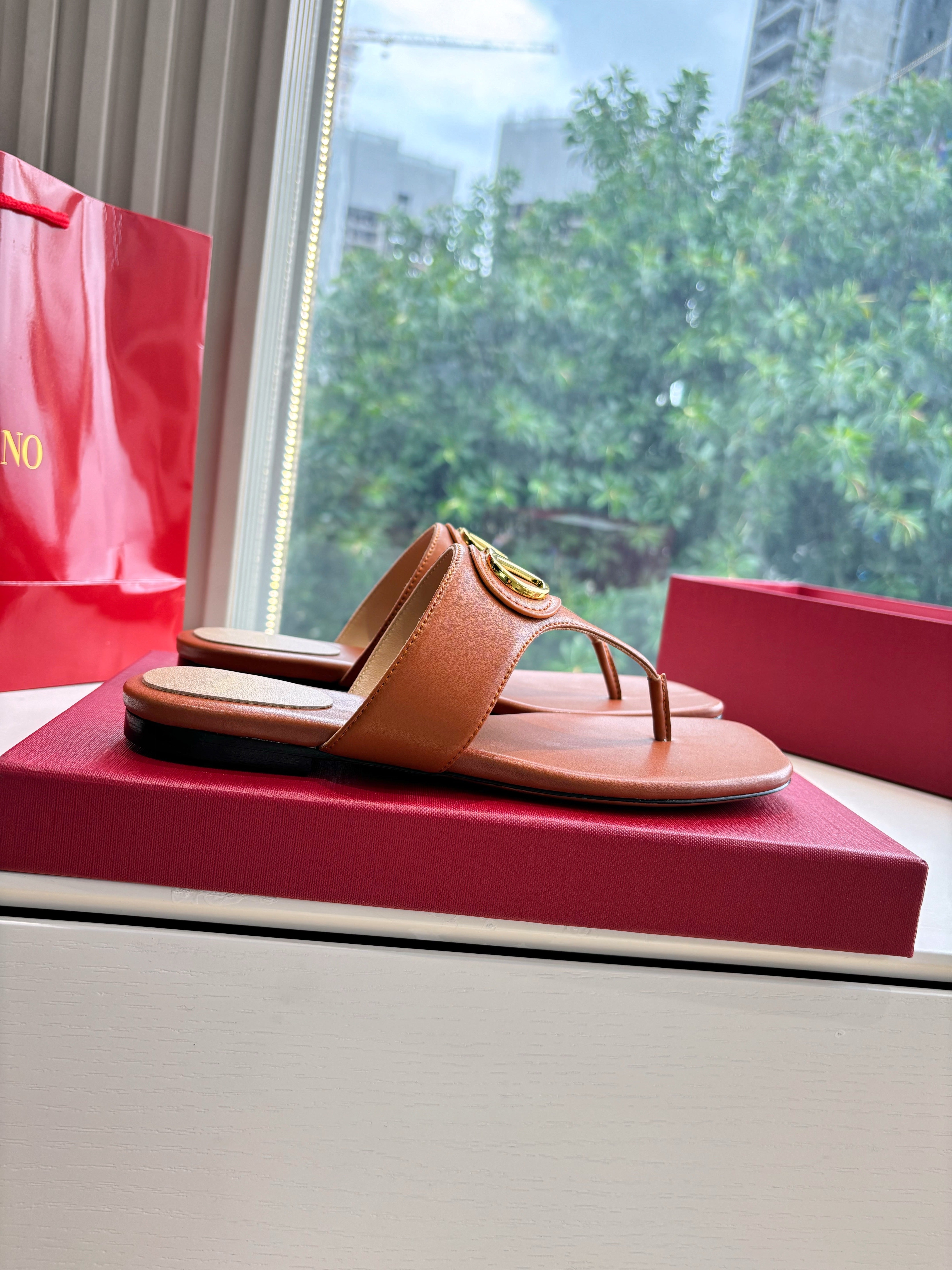 VT 25 Thong Sandals Brown Sheepskin Slide