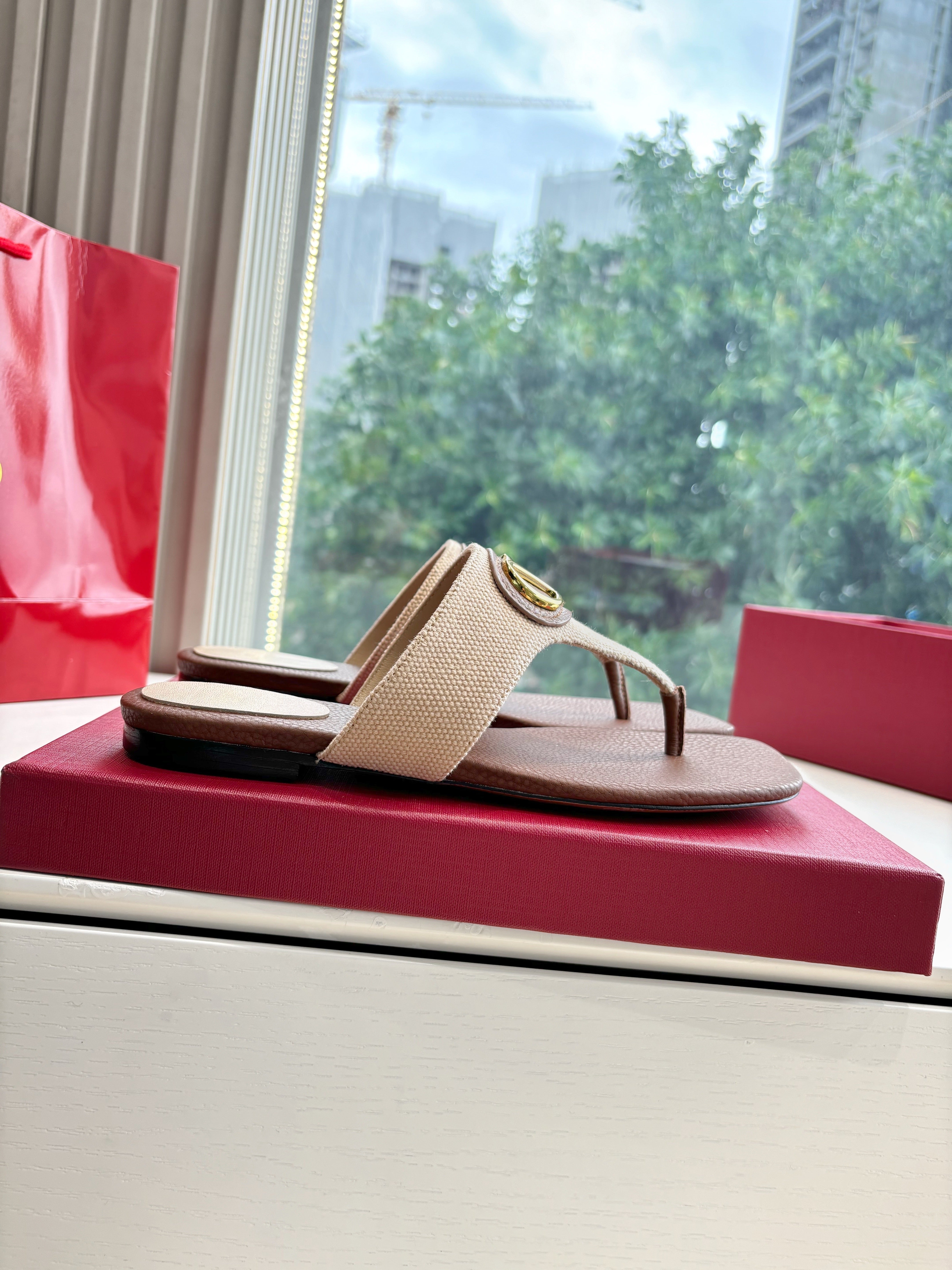 VT 25 Thong Sandals Brown Beige Sheepskin Slide