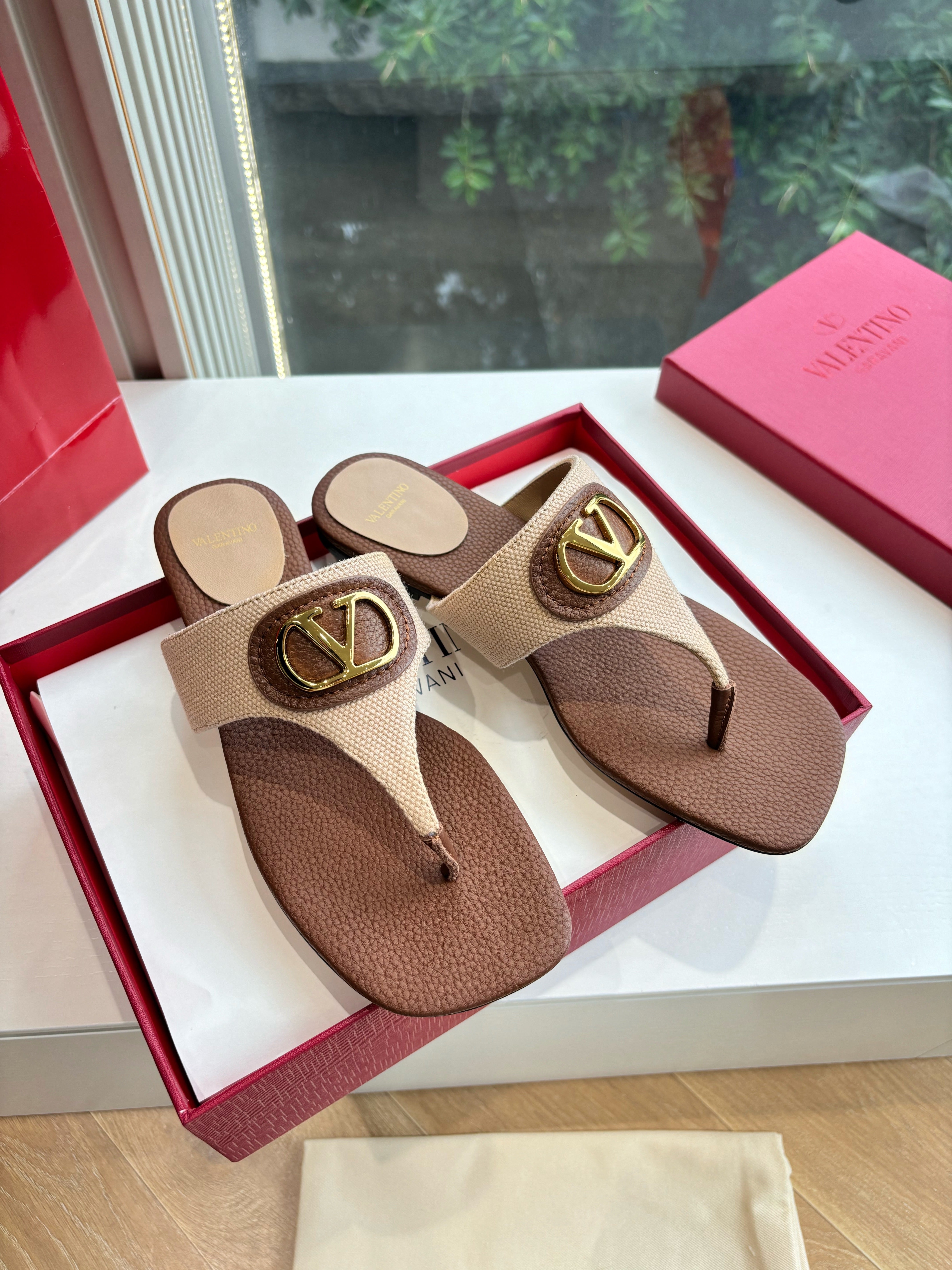 VT 25 Thong Sandals Brown Beige Sheepskin Slide