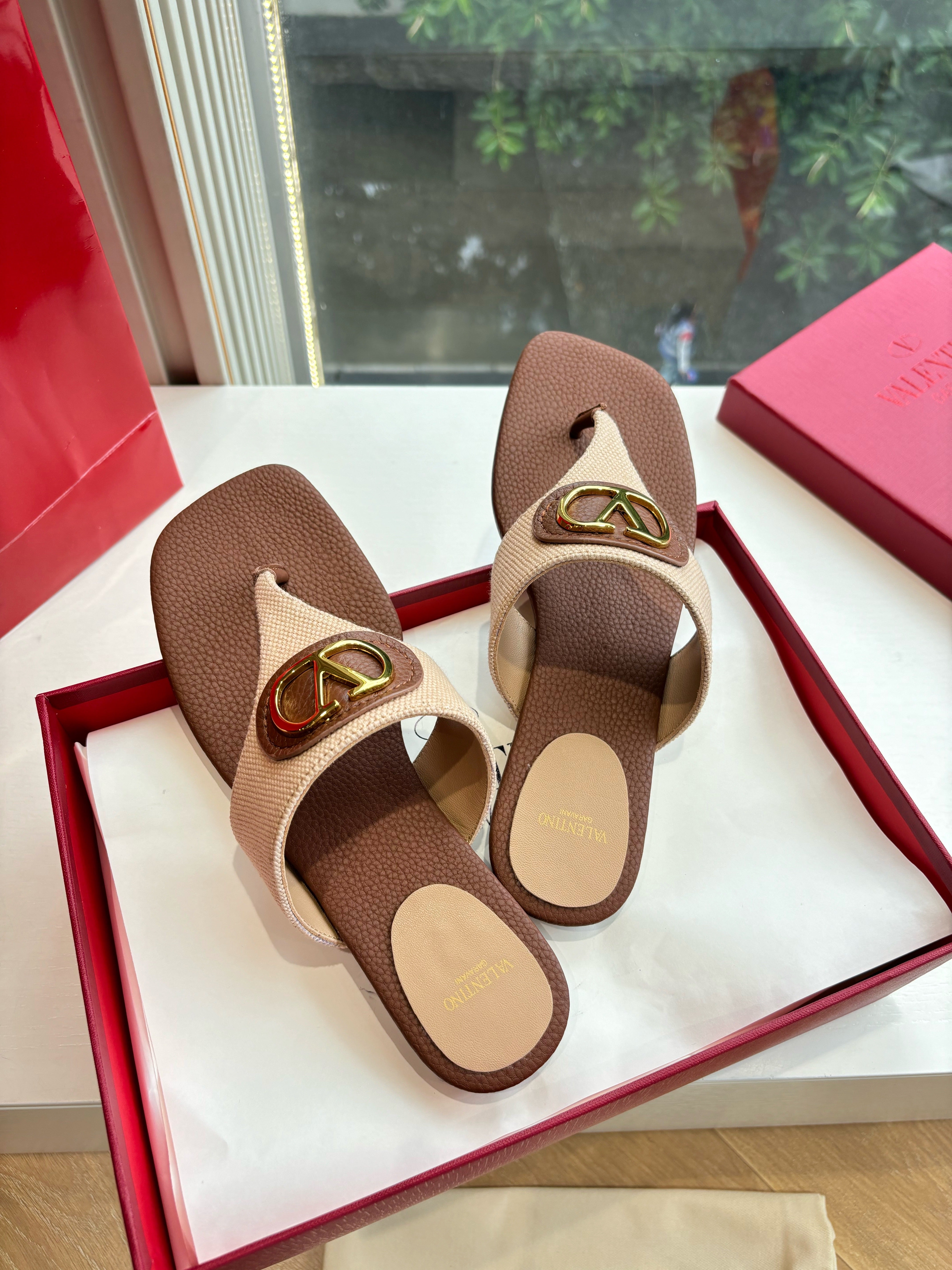 VT 25 Thong Sandals Brown Beige Sheepskin Slide