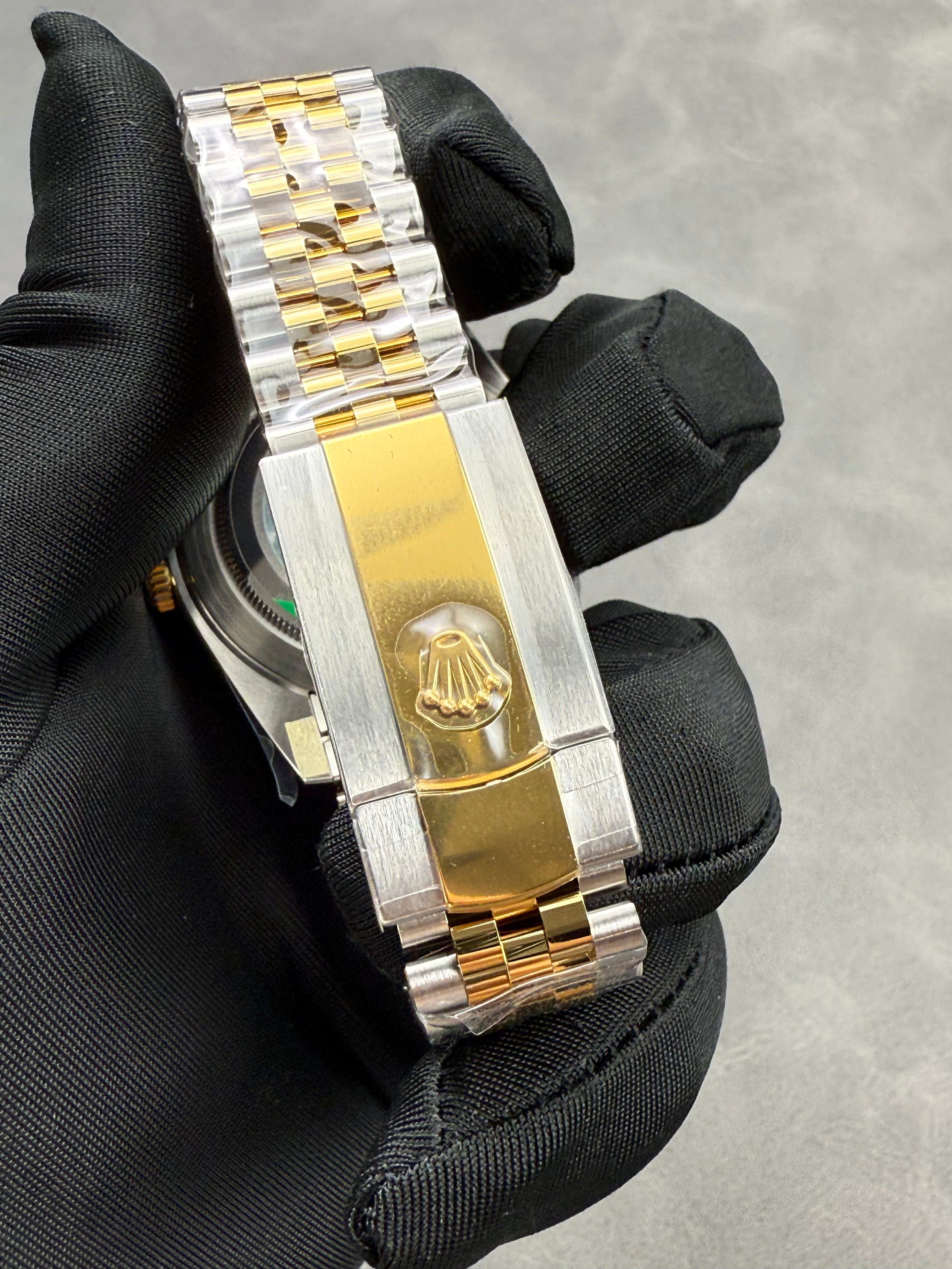 Rolex Datejust 41mm Silver Gold