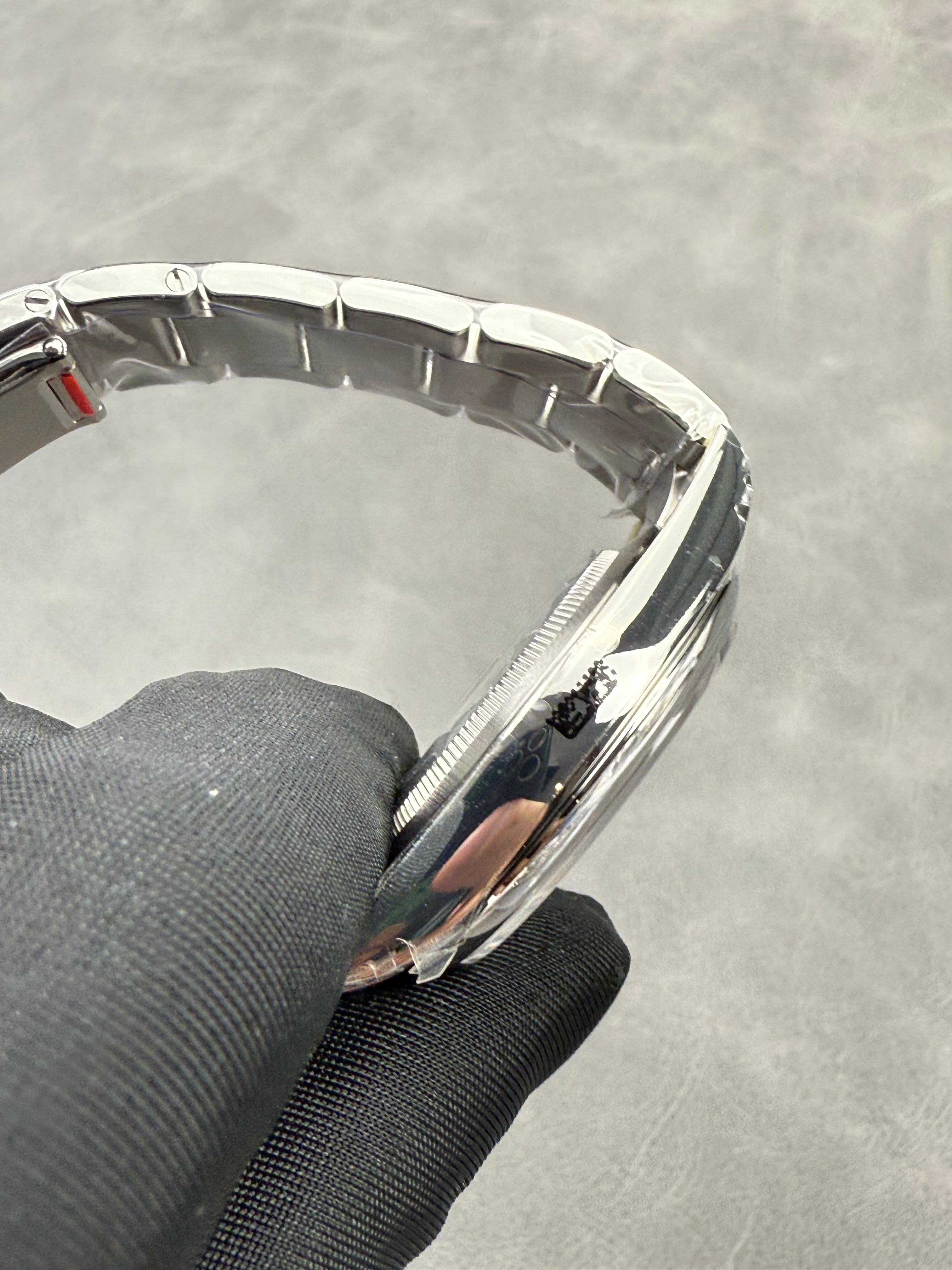 ROLEX OYSTER PERPETUAL 41MM SILVER GREEN