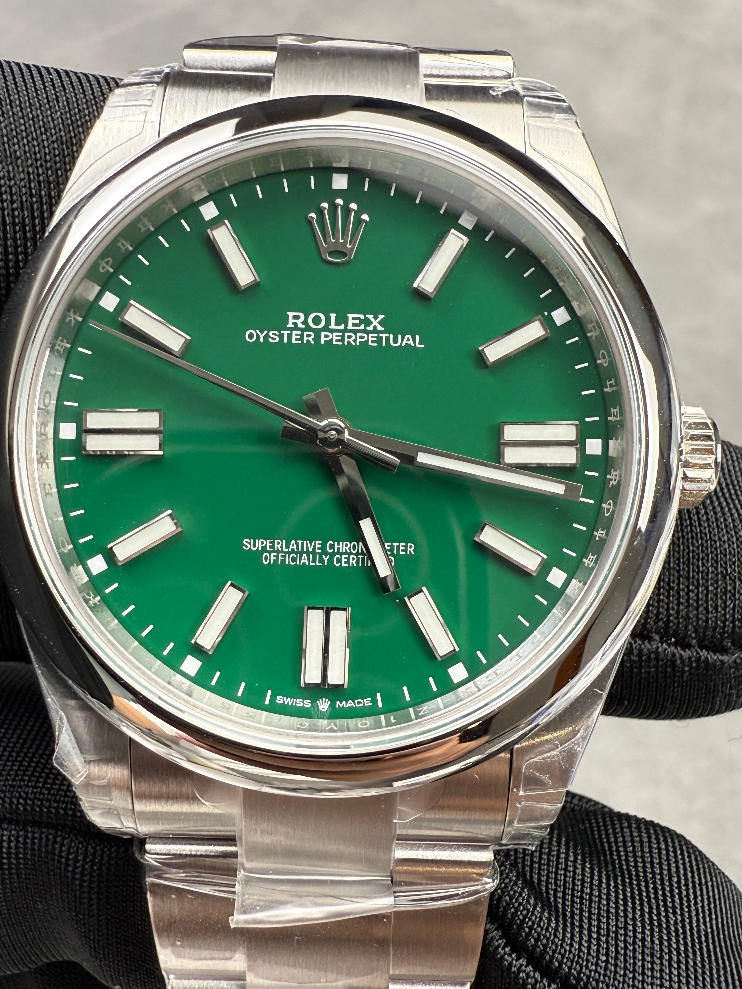 ROLEX OYSTER PERPETUAL 41MM SILVER GREEN