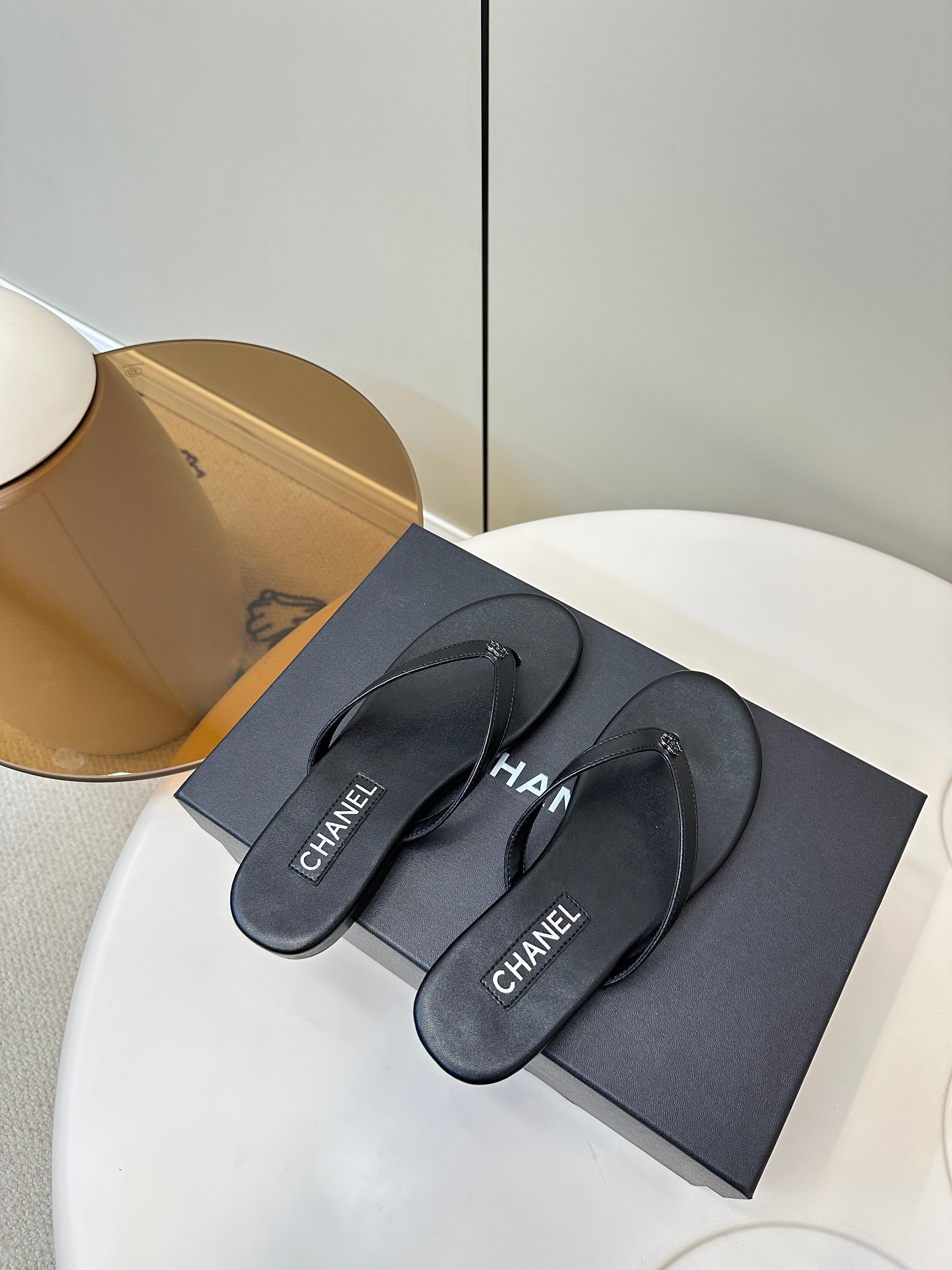 CC 25 Thong Sandal Black Diamond Logo