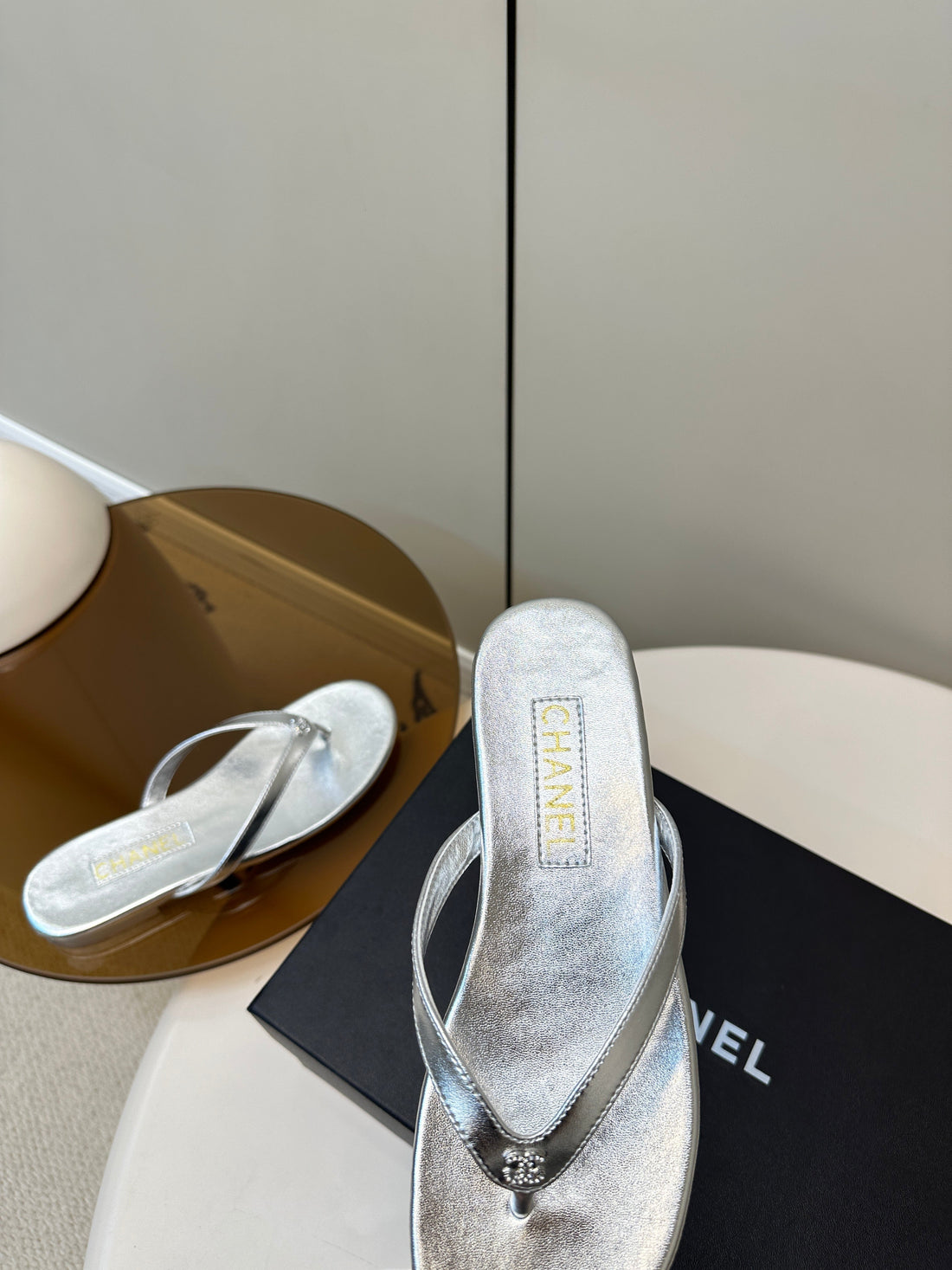 CC 25 Thong Sandal Silver Metalic Silver Diamond Logo