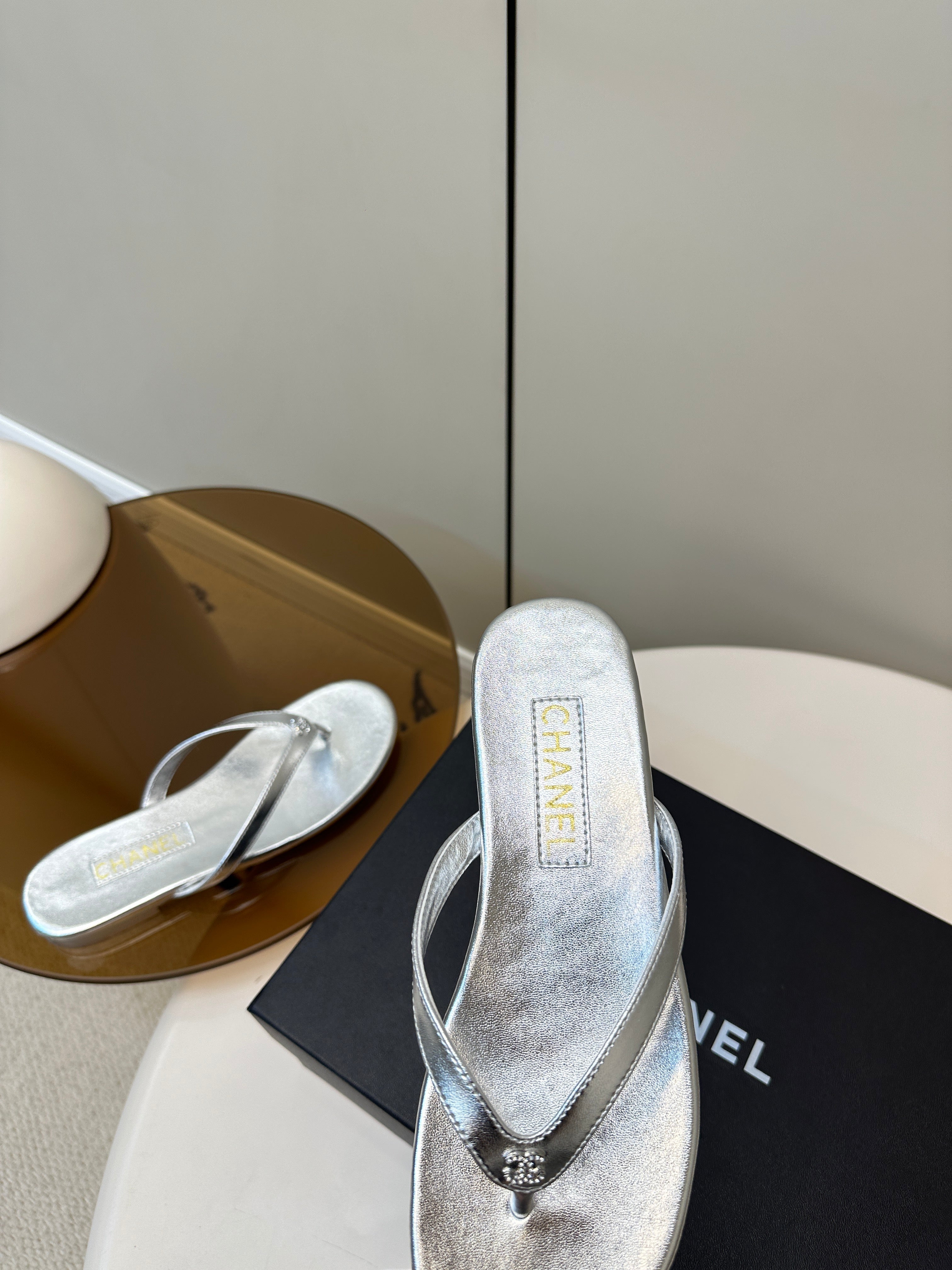 CC 25 Thong Sandal Silver Metalic Silver Diamond Logo