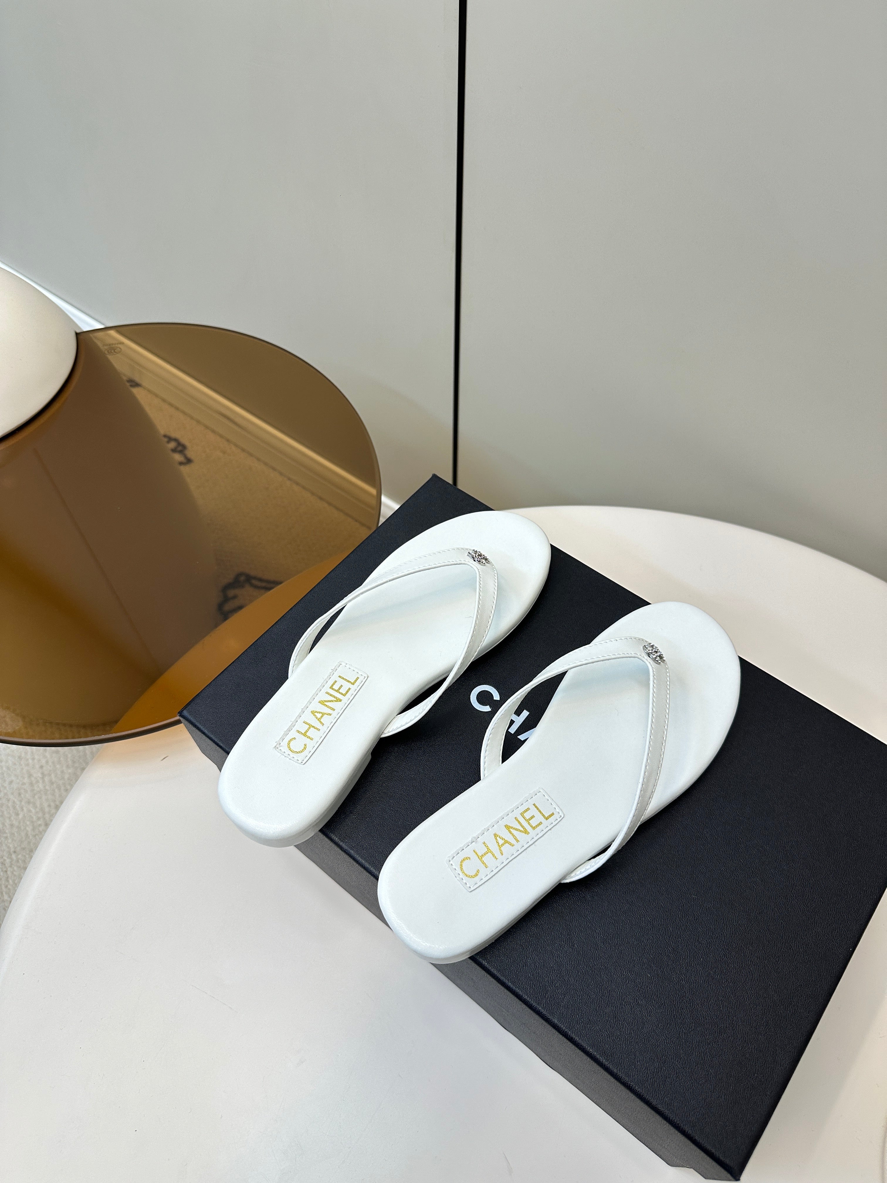 CC 25 Thong Sandal White Diamond Logo