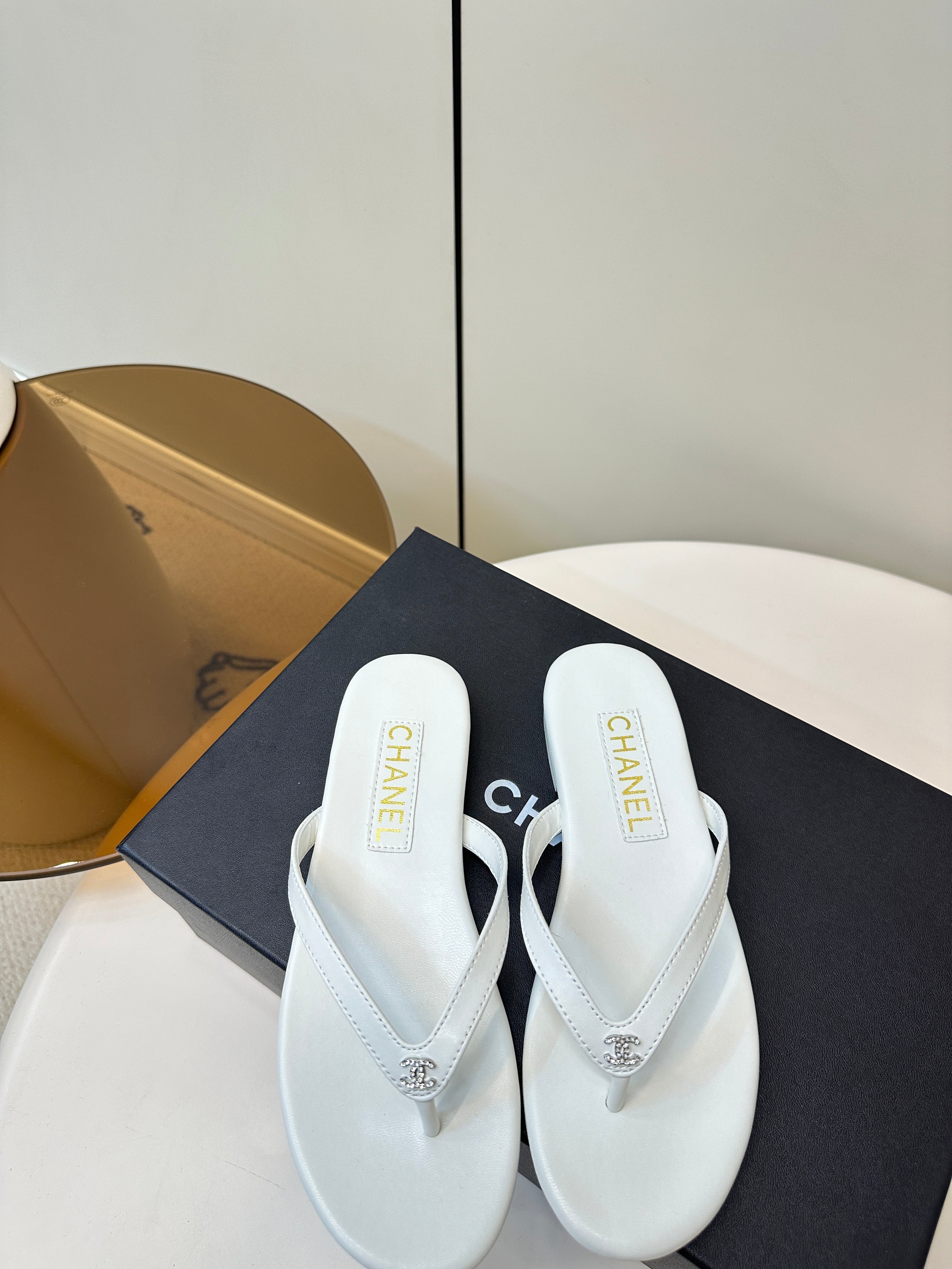 CC 25 Thong Sandal White Diamond Logo