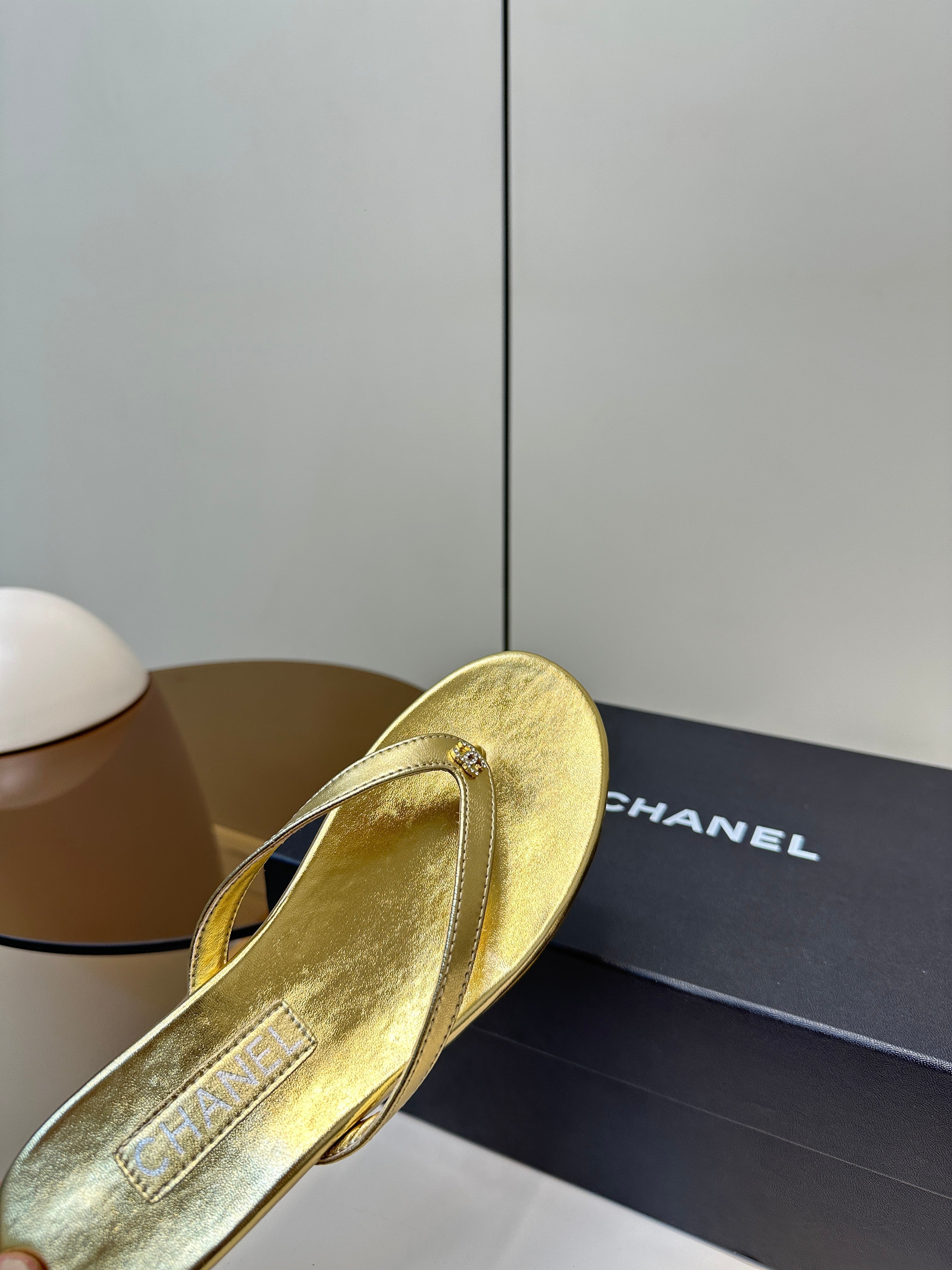 CC 25 Thong Sandal Gold Metalic Silver Diamond Logo