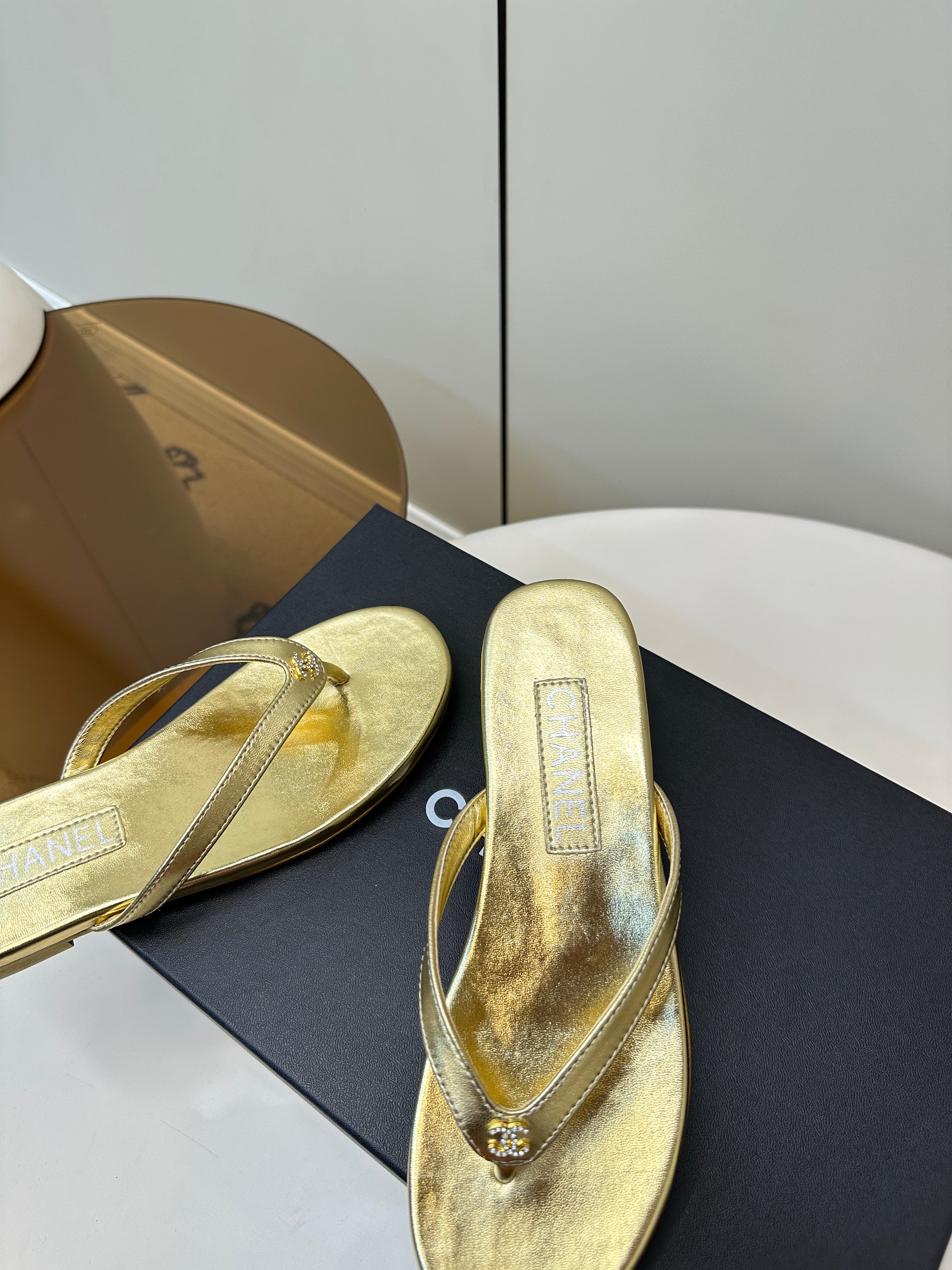 CC 25 Thong Sandal Gold Metalic Silver Diamond Logo