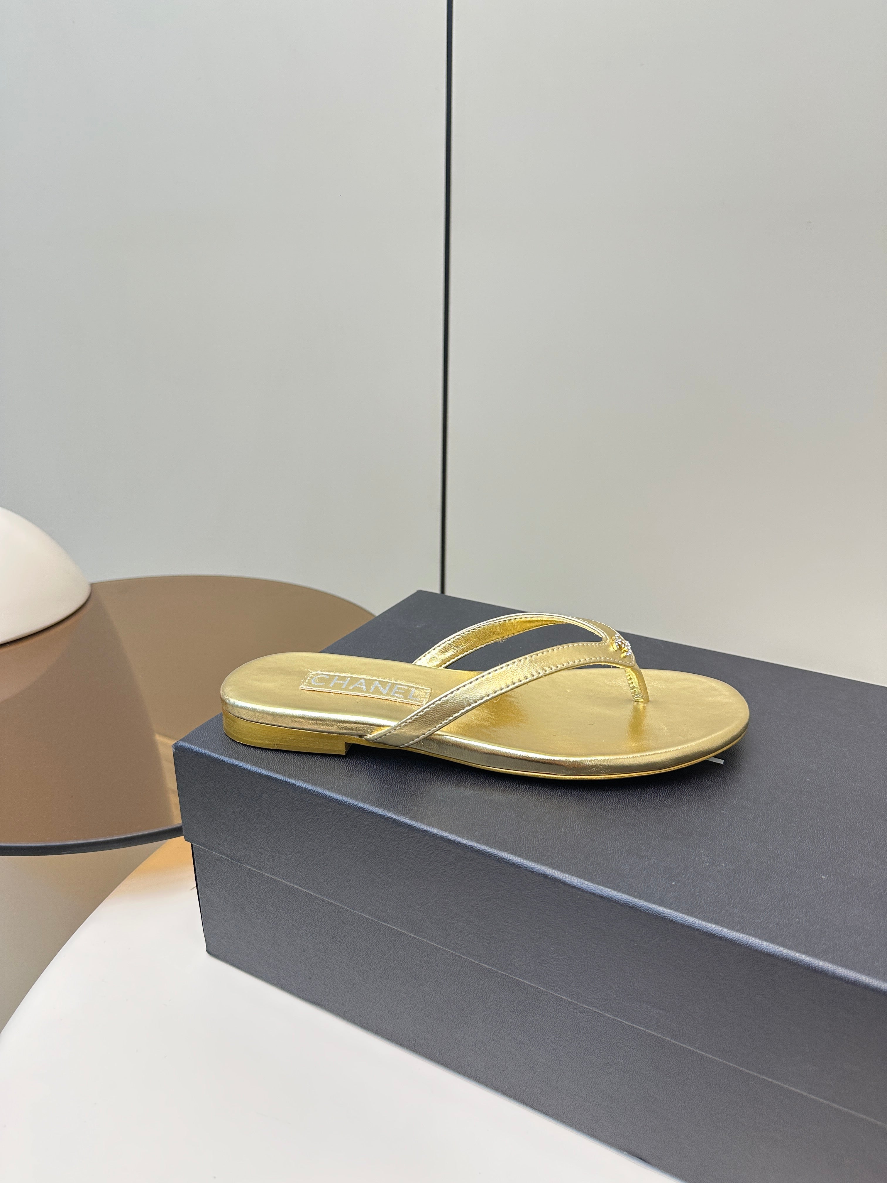 CC 25 Thong Sandal Gold Metalic Silver Diamond Logo