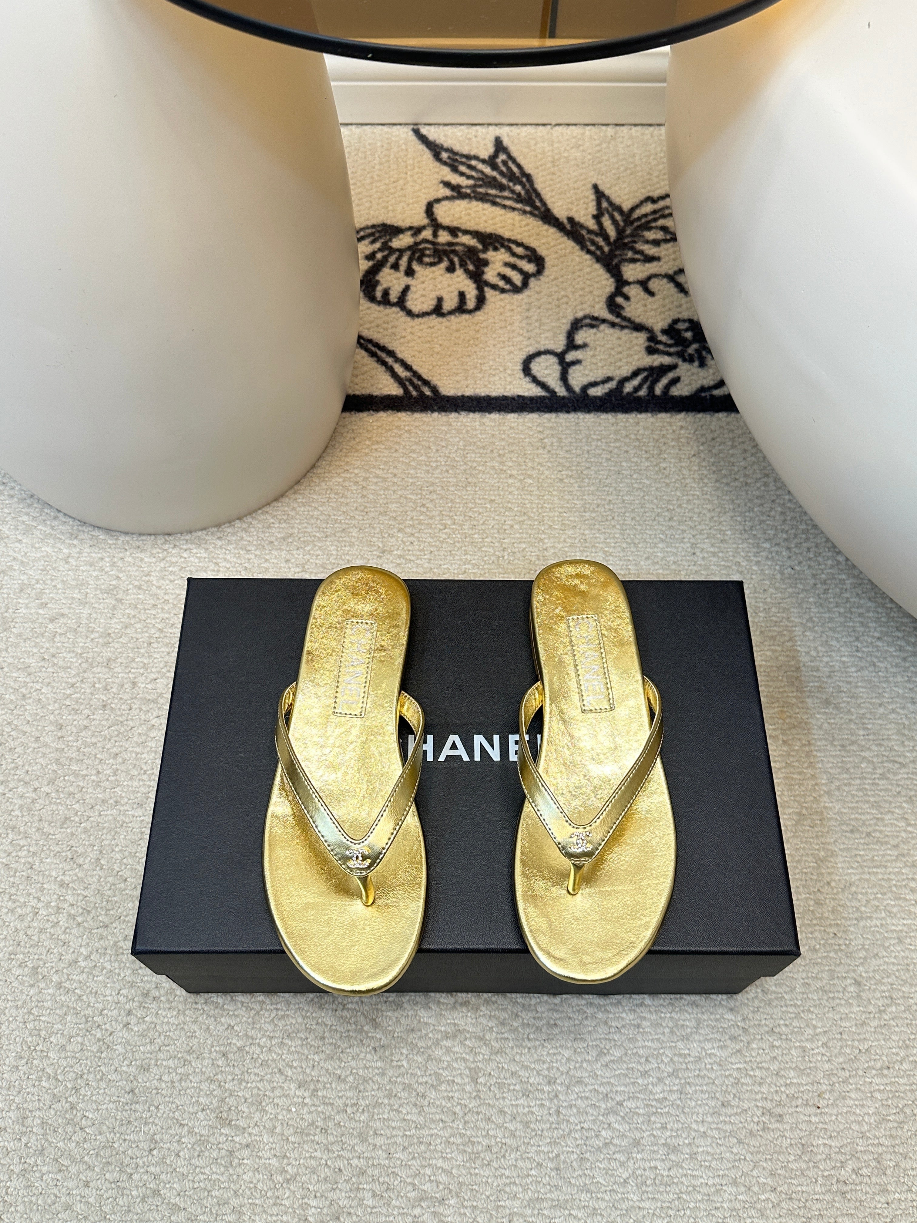 CC 25 Thong Sandal Gold Metalic Silver Diamond Logo