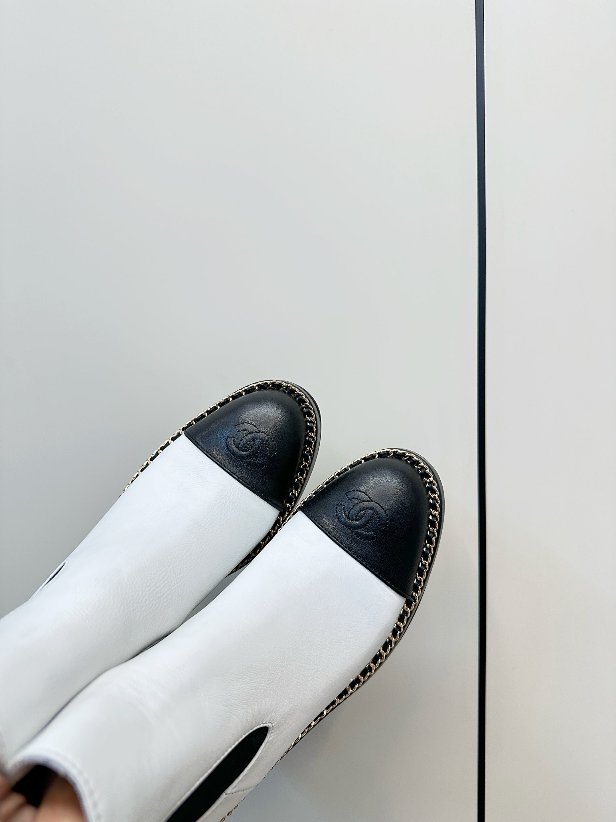 CC Chelsea Boot White Black Calfskin 409528