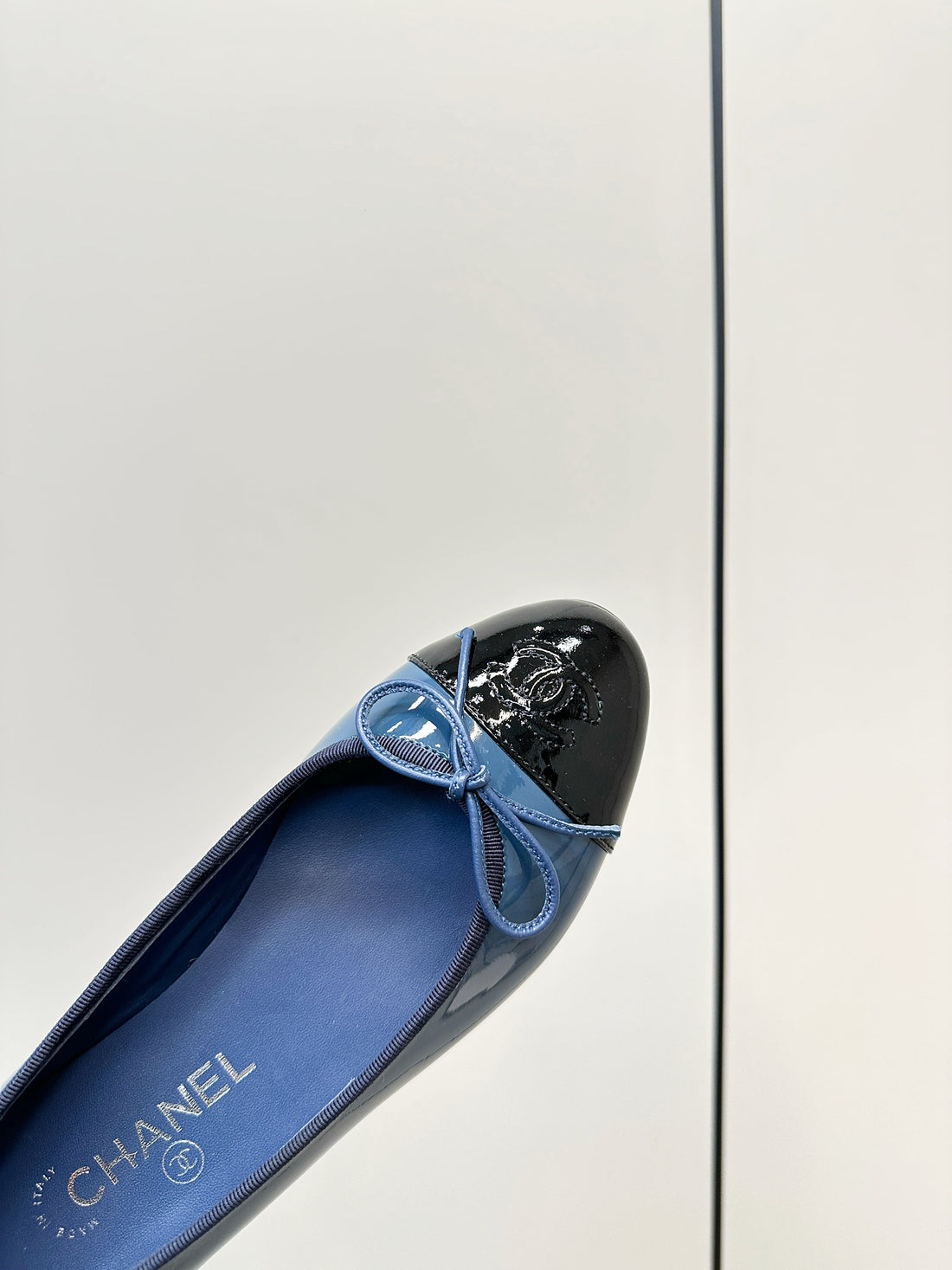 Chanel 25 Ballet Flat Blue Black Patent Leather 469254