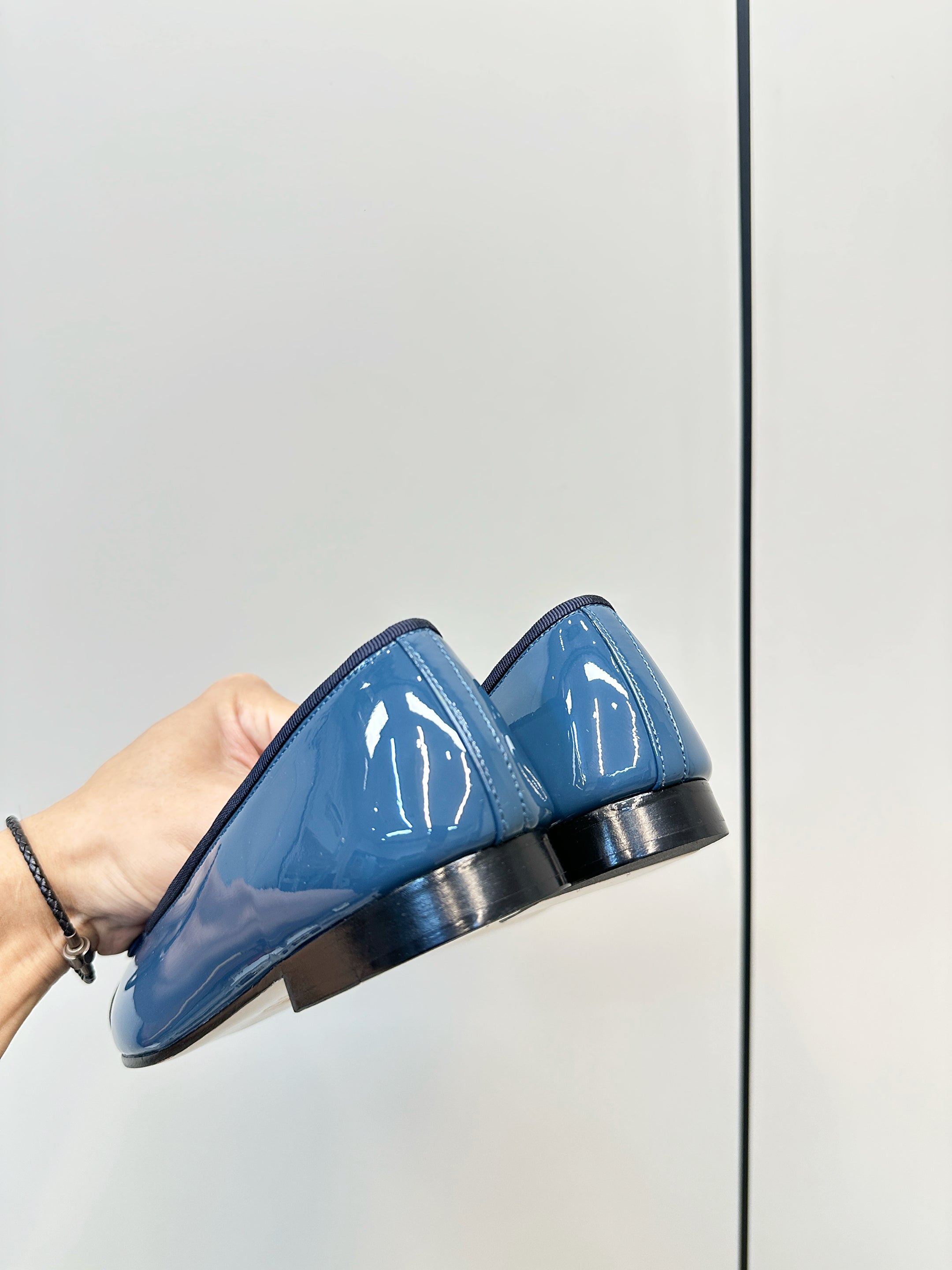 Chanel 25 Ballet Flat Blue Black Patent Leather 469254