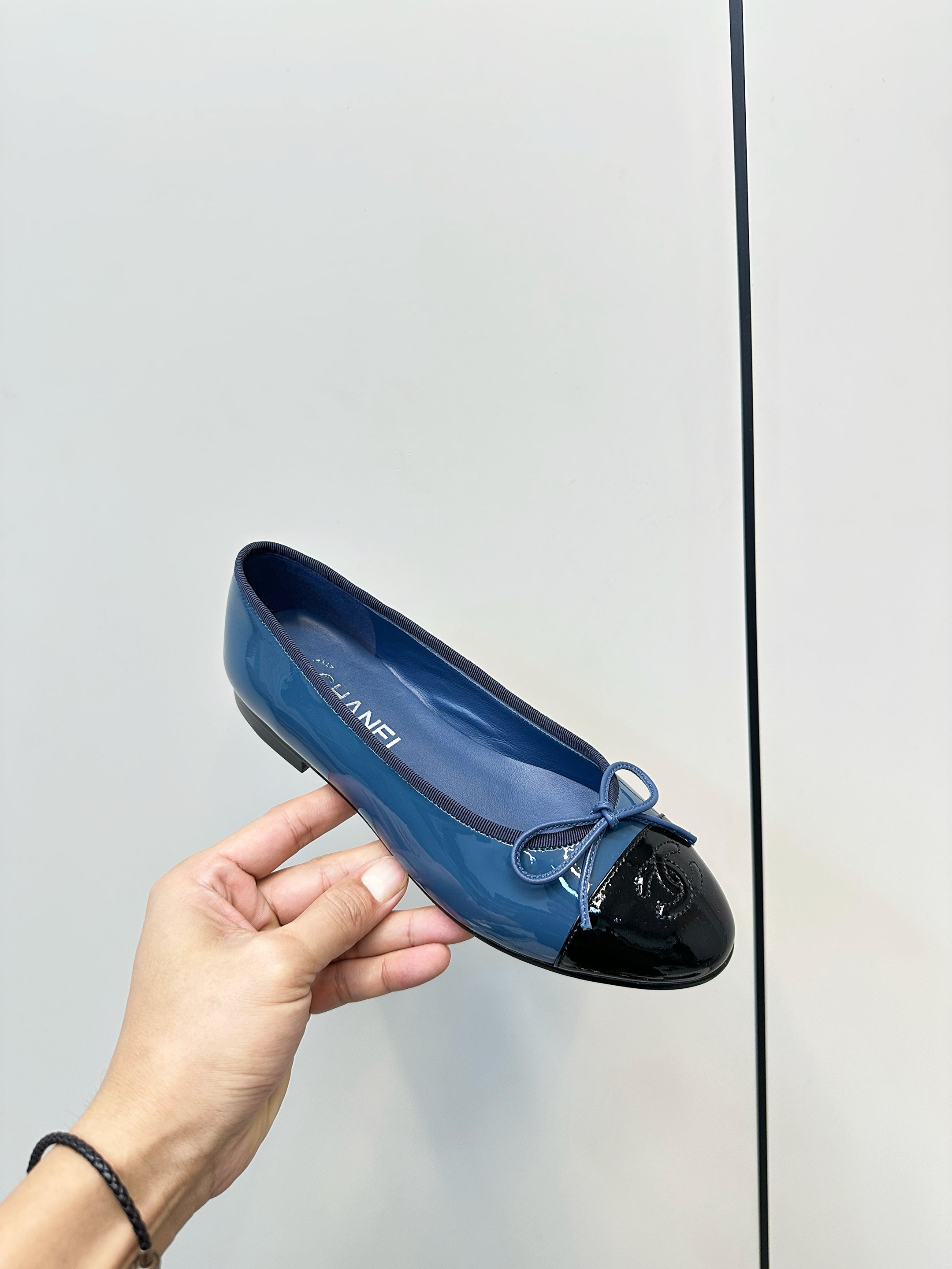 Chanel 25 Ballet Flat Blue Black Patent Leather 469254