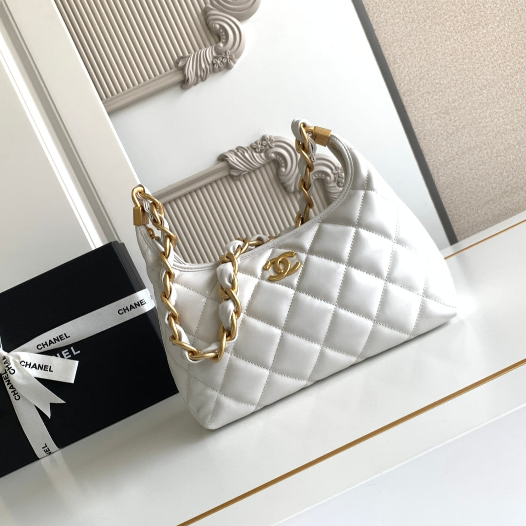 CC Hobo Bag 35 White Lambskin 277764