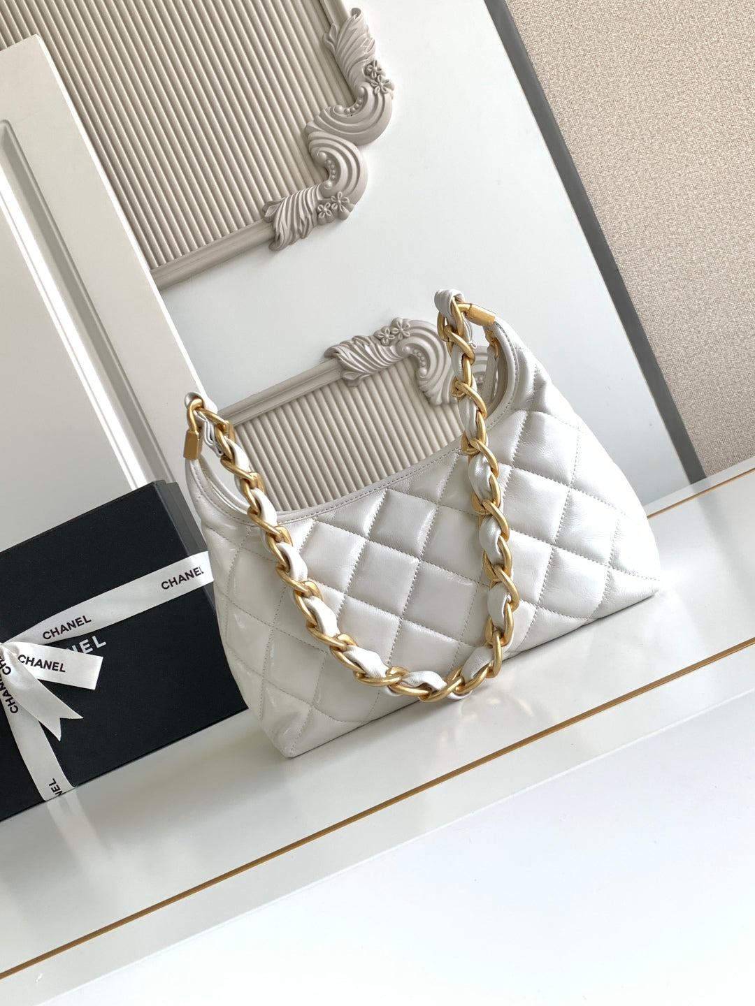 CC Hobo Bag 35 White Lambskin 277764