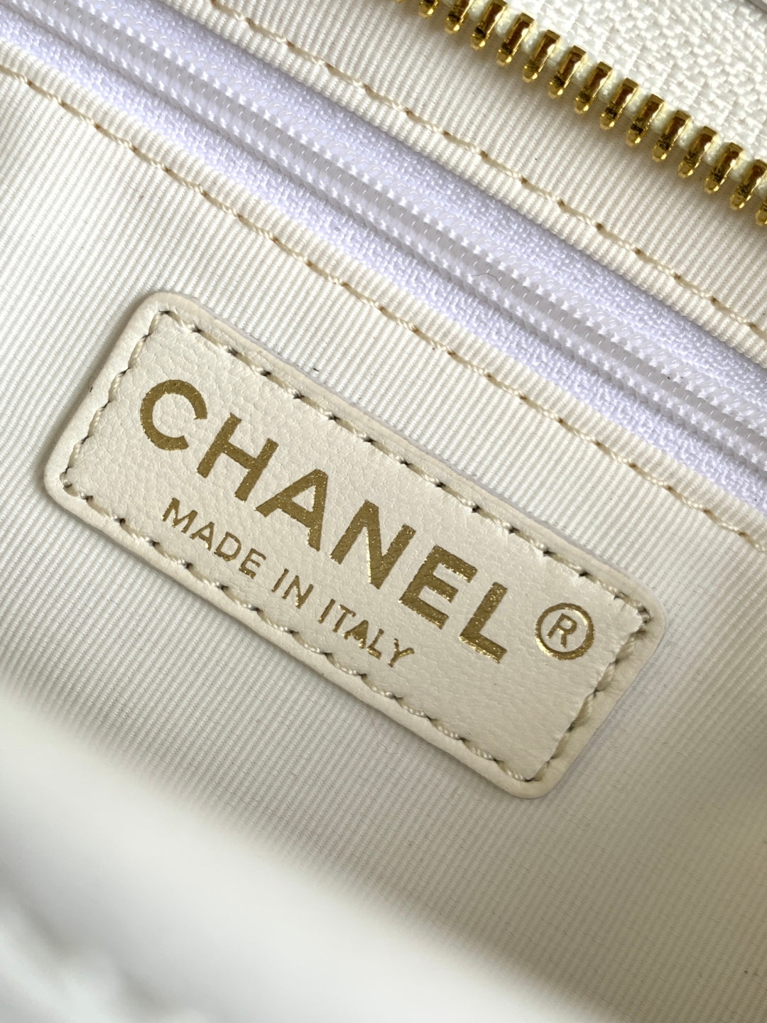 CC Hobo Bag 35 White Lambskin 277764