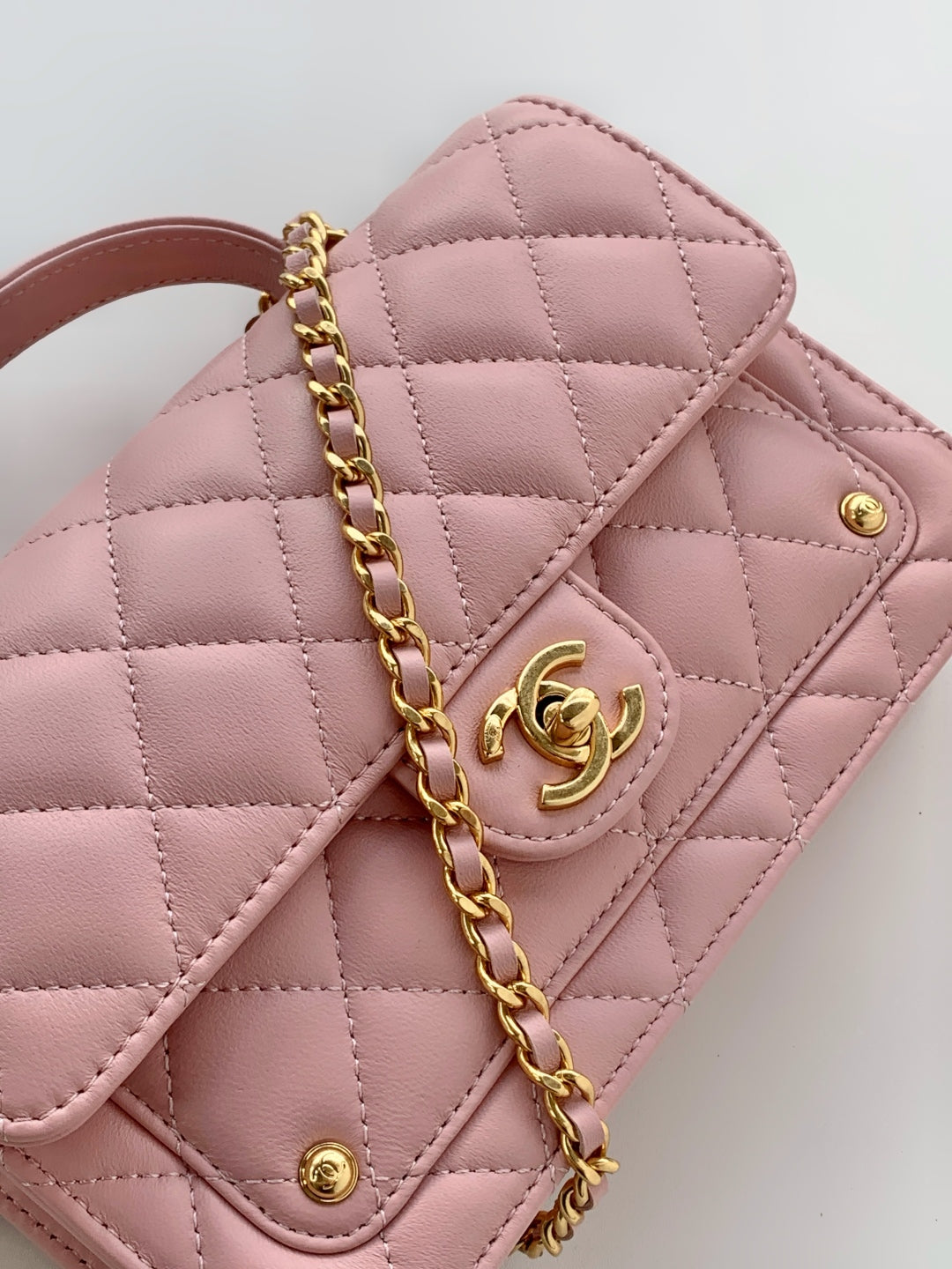 CC Handle Bag 19 Double C Pink Lambskin Gold Hardware