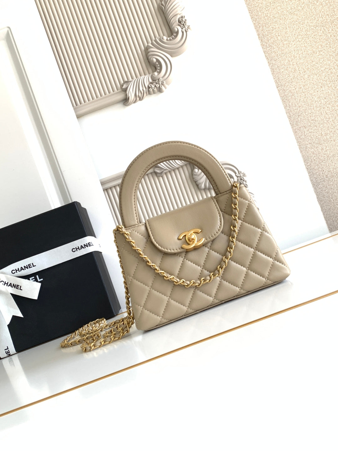 cc 24a nano 19cm kelly shopper bag light beige lambskin