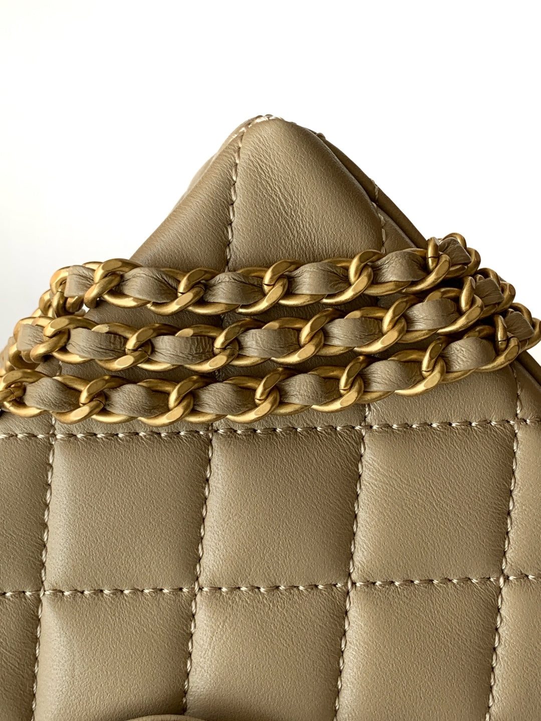 cc 24a nano 19cm kelly shopper bag light beige lambskin