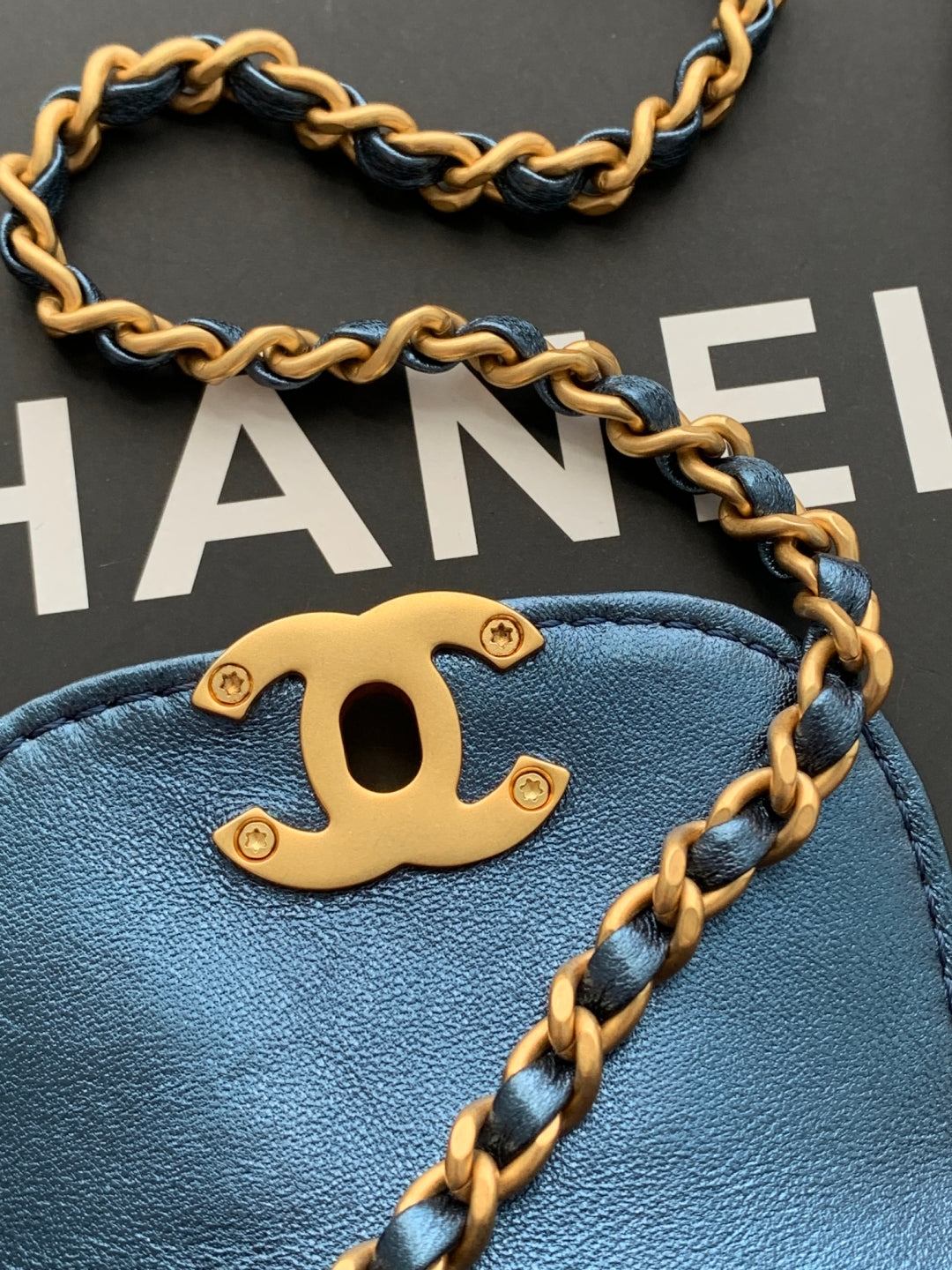 cc 24a nano 19cm kelly shopper bag metallic blue lambskin