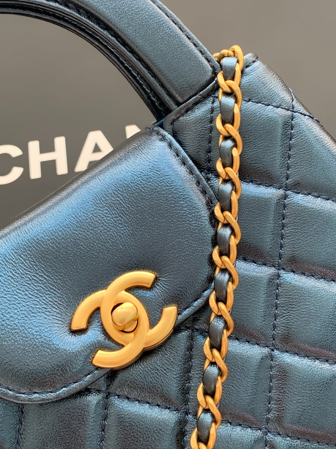 cc 24a nano 19cm kelly shopper bag metallic blue lambskin