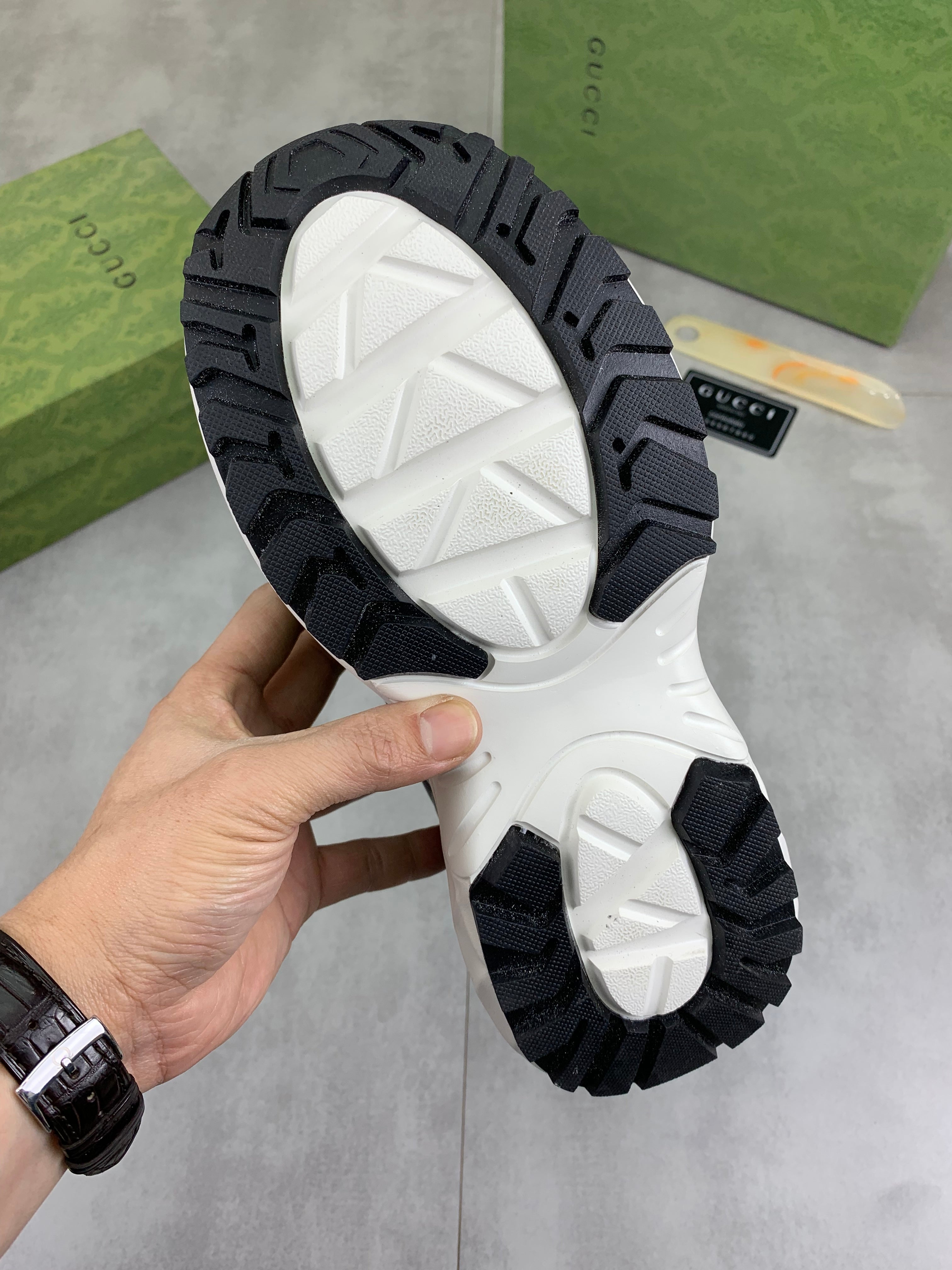 GG Men's Rhyton Sneaker Green White Calfskin 528952