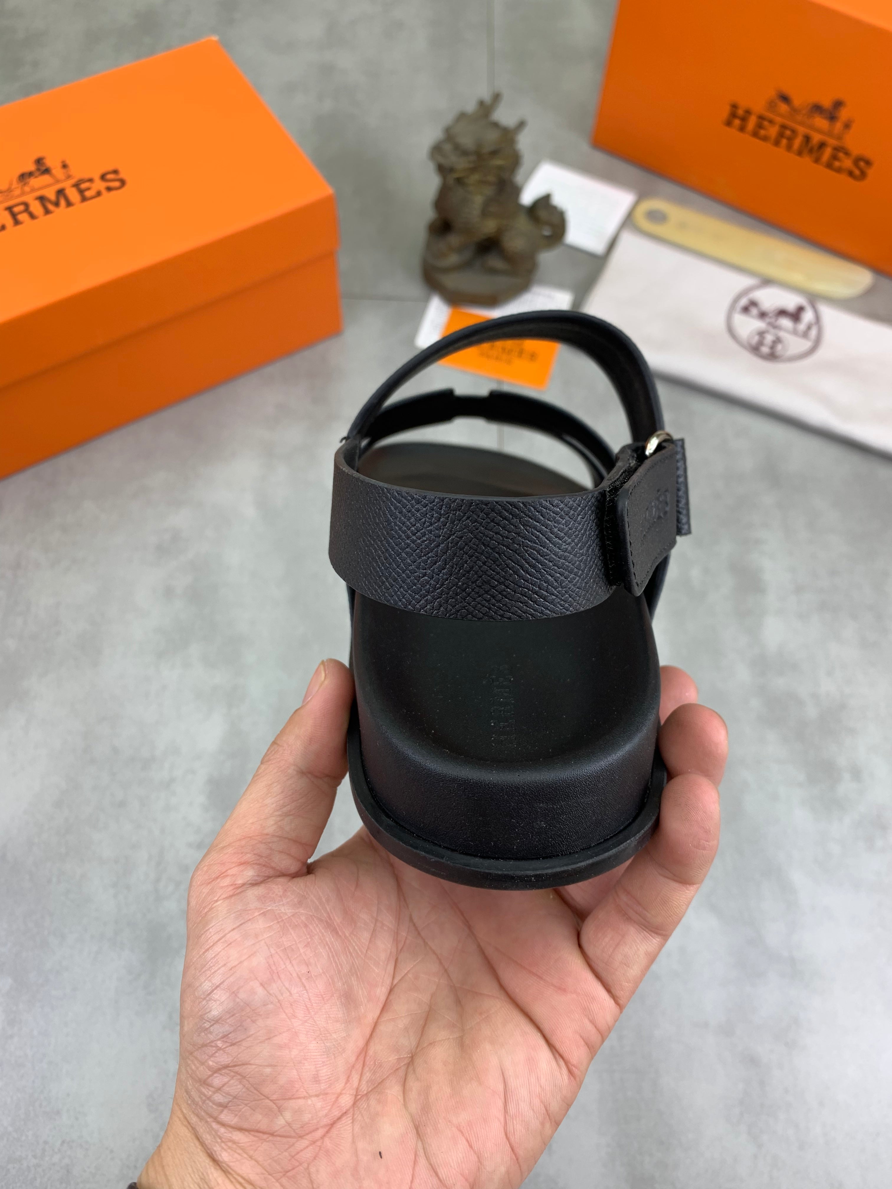 HM Men's Chypre Sandals Black Calfskin 645502