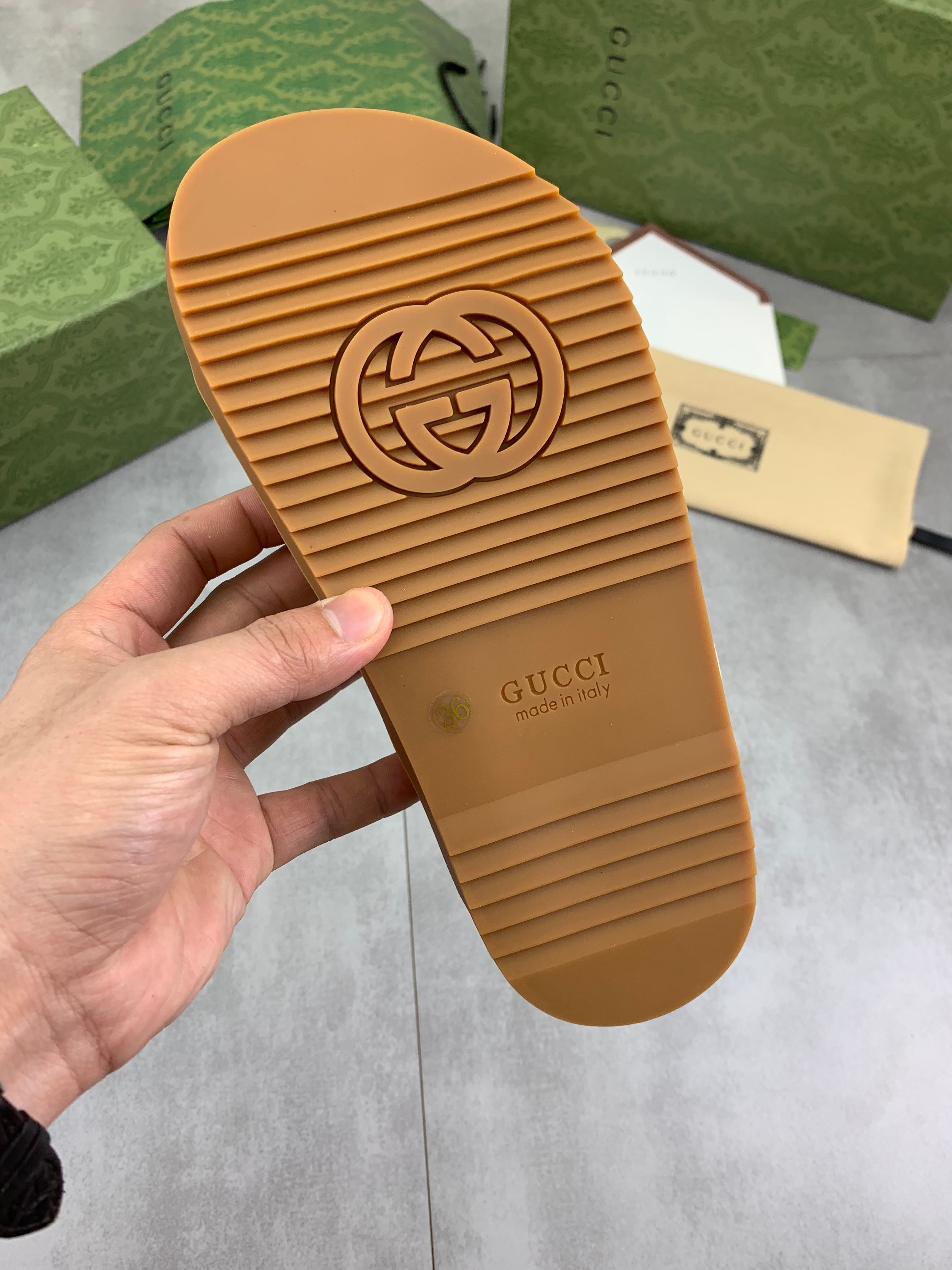 GG Men's 25 Slide Beige Brown Sedge Cowhide 734883