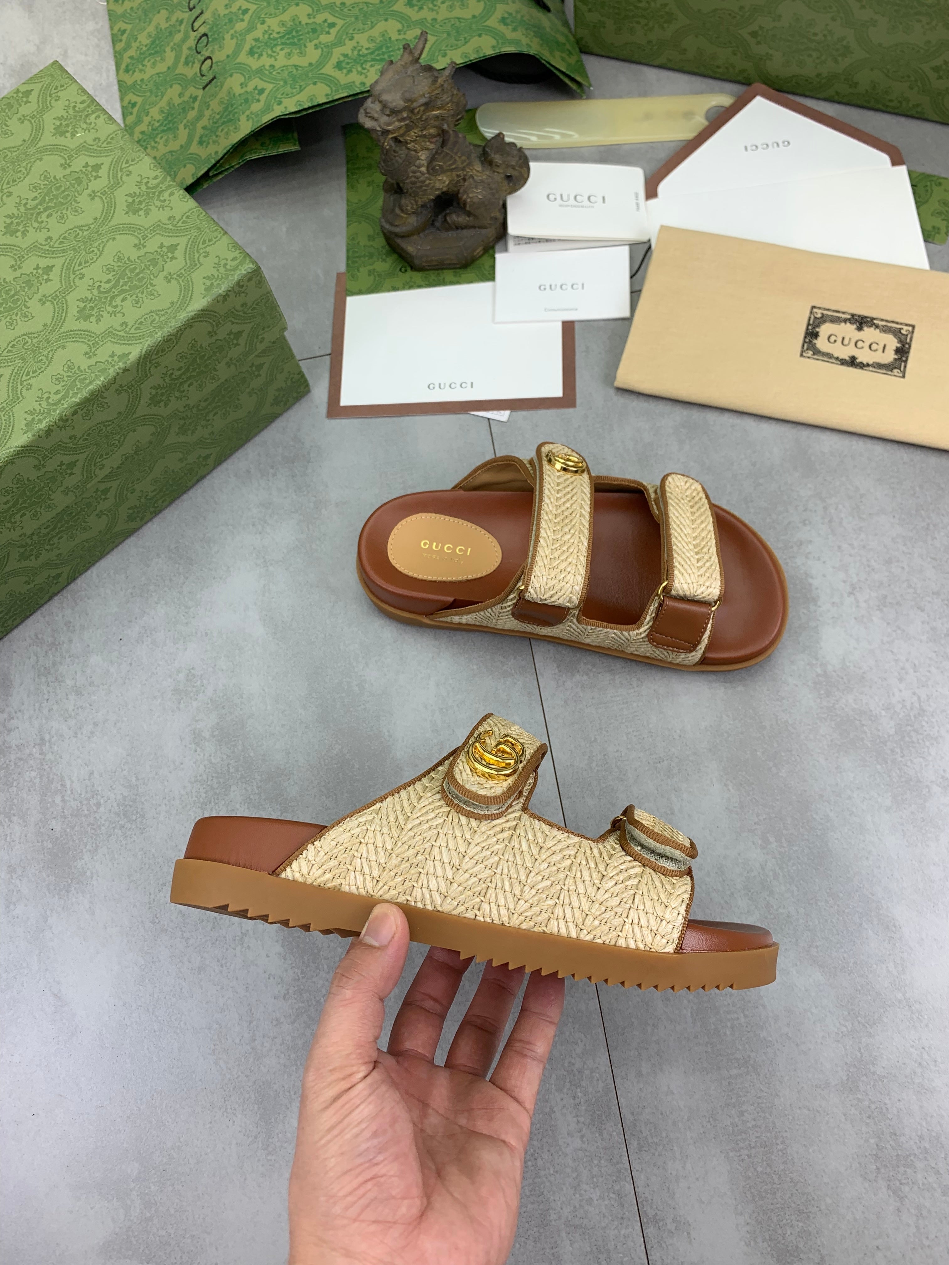 GG Men's 25 Slide Beige Brown Sedge Cowhide 734883